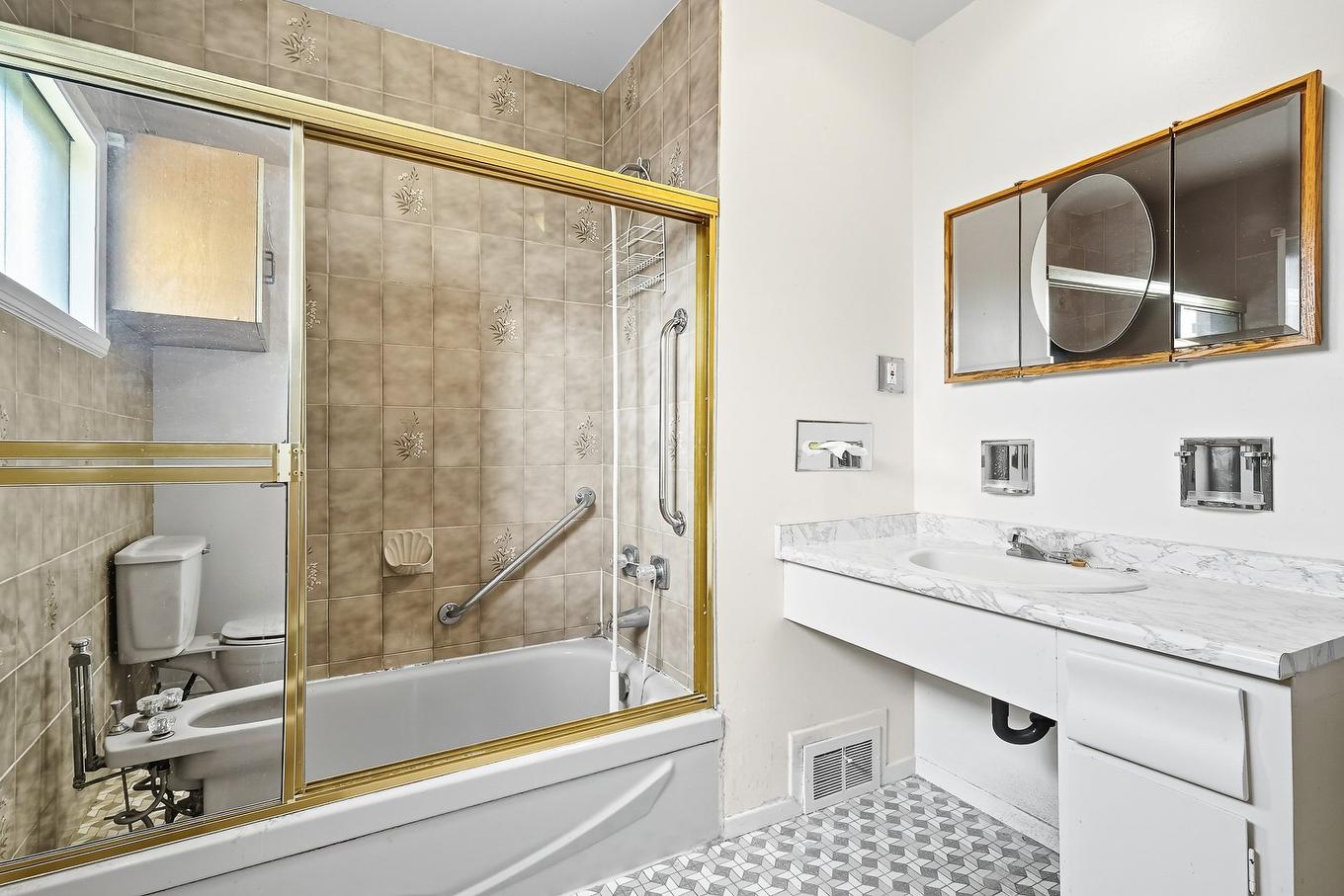 Bathroom - 182 Ch. Haendel, Candiac, QC - Indoor Photo Showing Bathroom