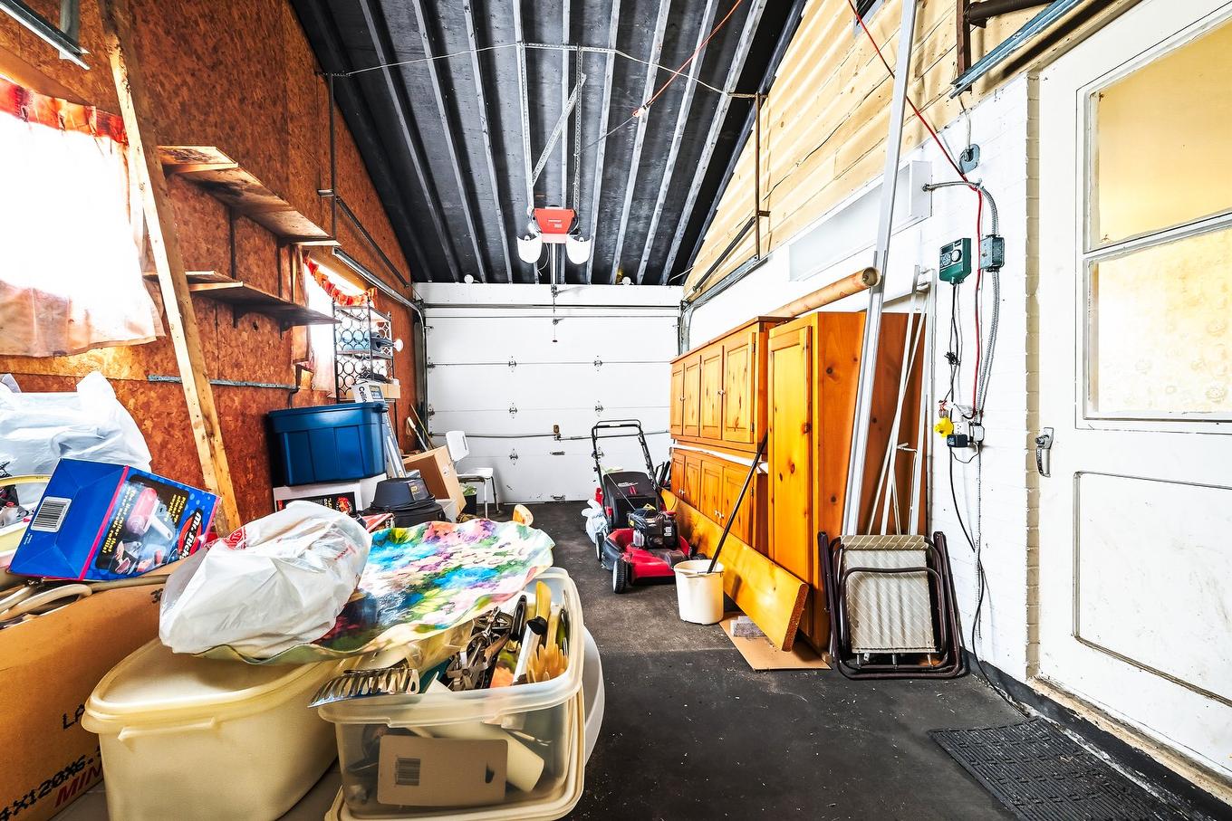 Garage - 182 Ch. Haendel, Candiac, QC - Indoor Photo Showing Other Room