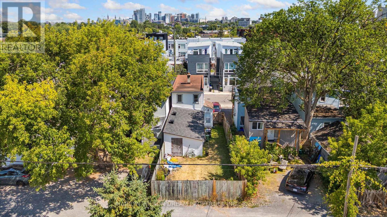 104 Carruthers Avenue, Ottawa, ON