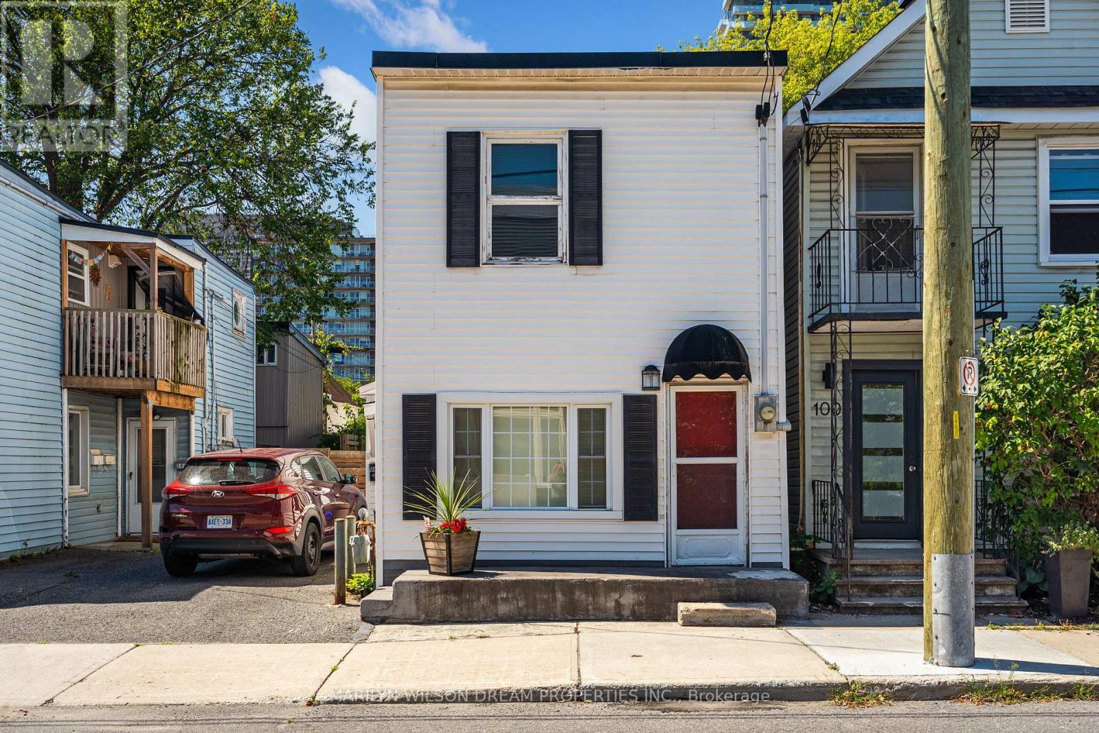 104 Carruthers Avenue, Ottawa, ON