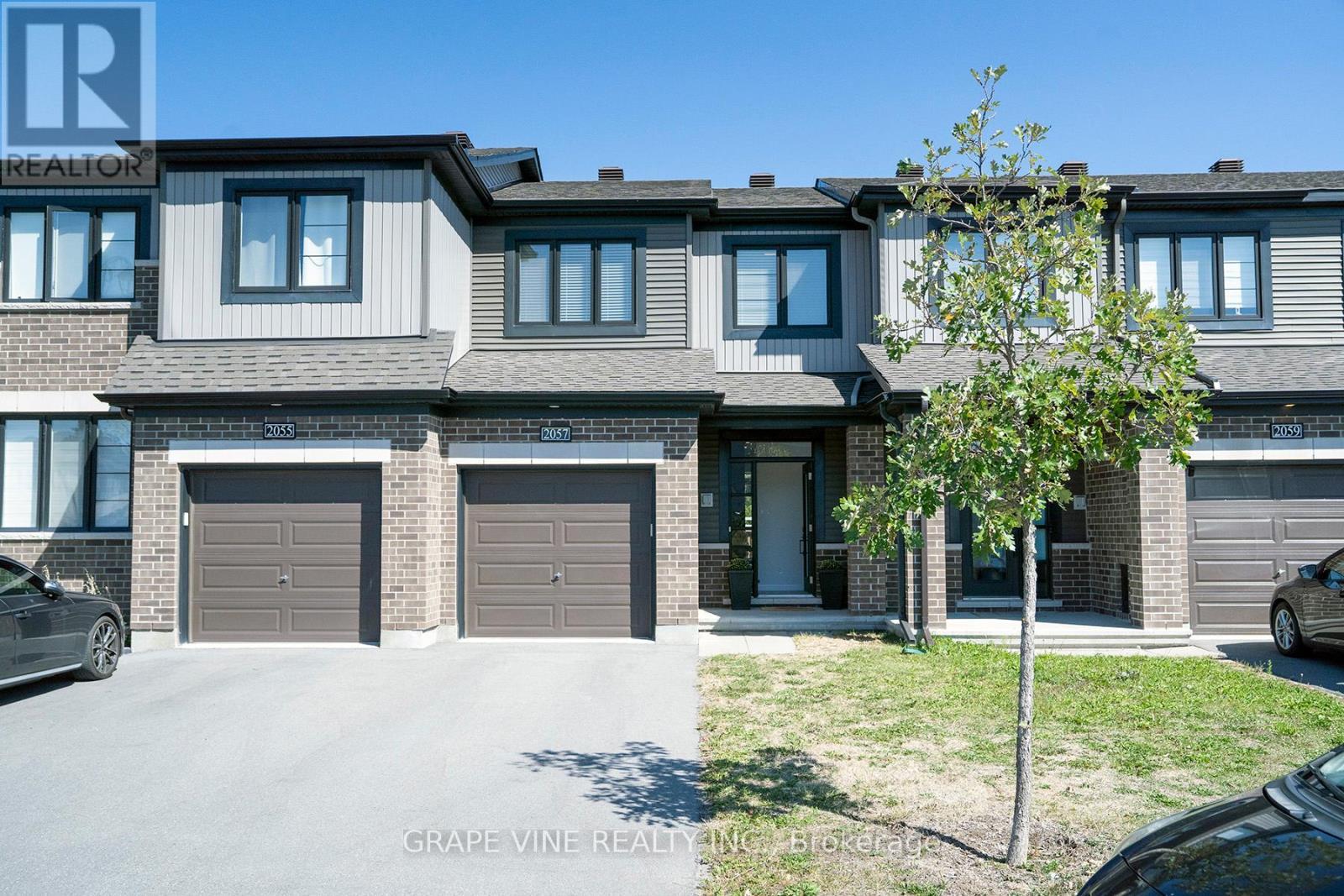 2057 Caltra Crescent, Ottawa, ON - Outdoor With Facade