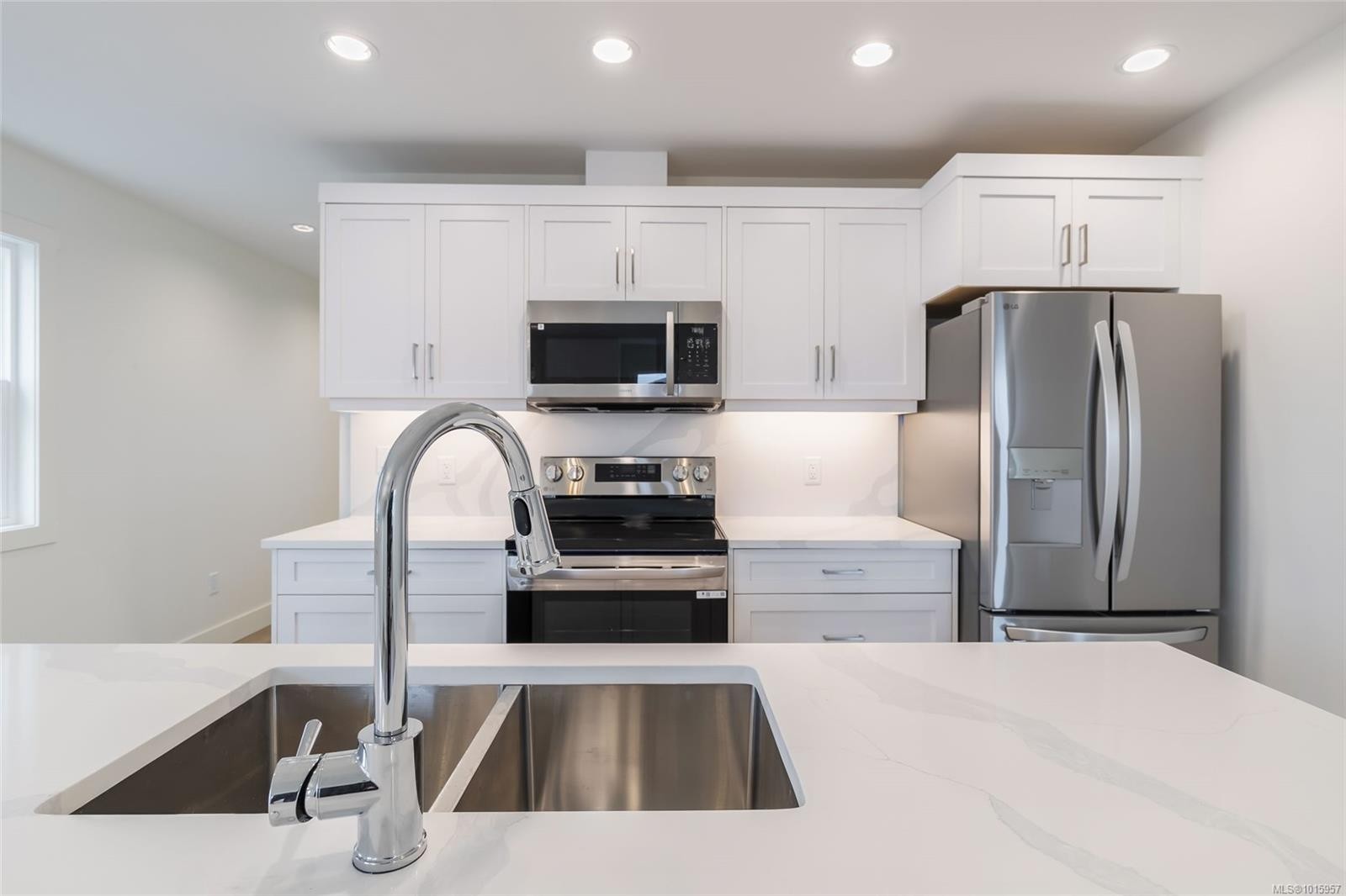 6266 Old Mill Rd, Duncan, BC - Indoor Photo Showing Kitchen With Double Sink