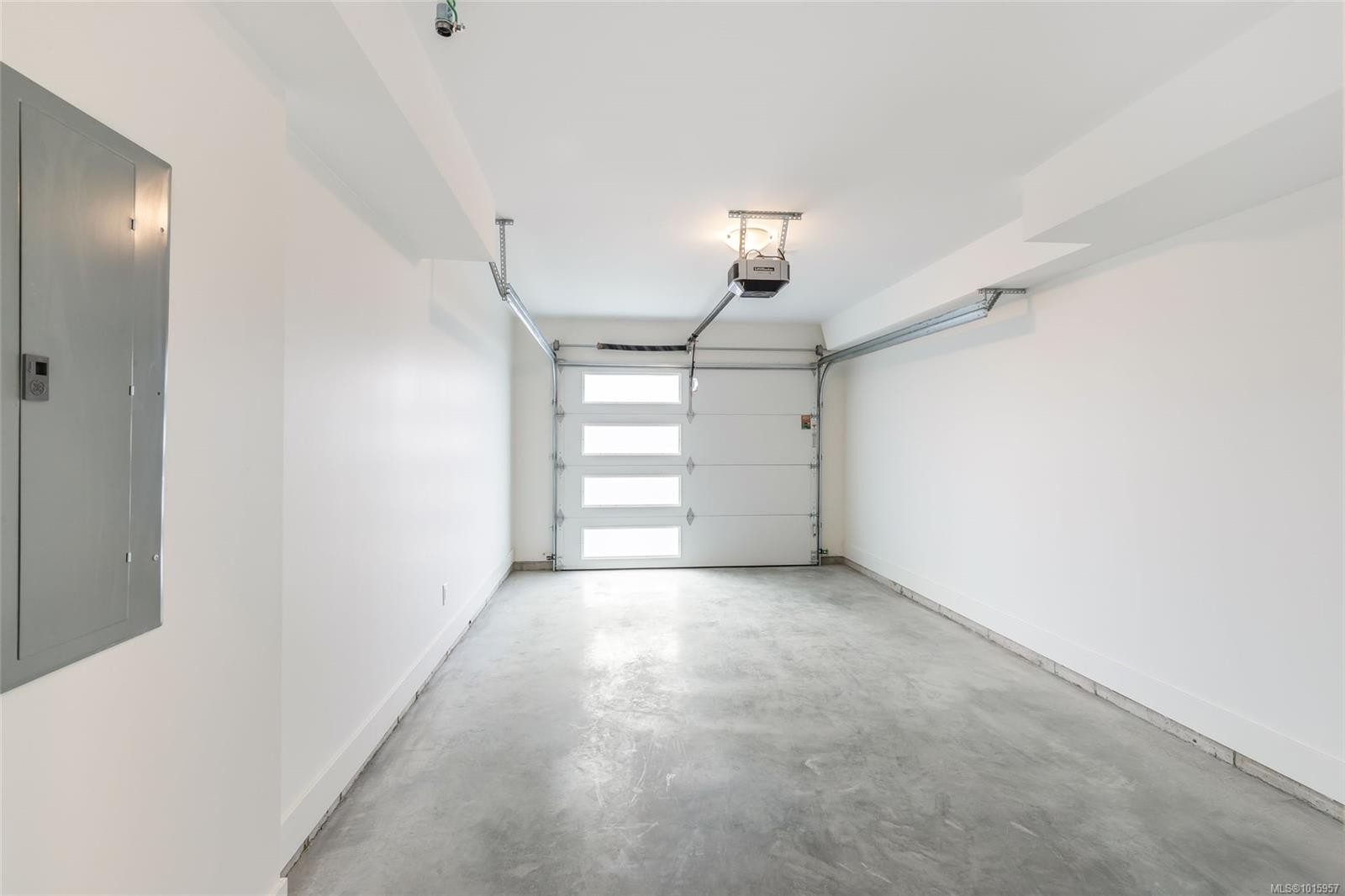 6266 Old Mill Rd, Duncan, BC - Indoor Photo Showing Garage