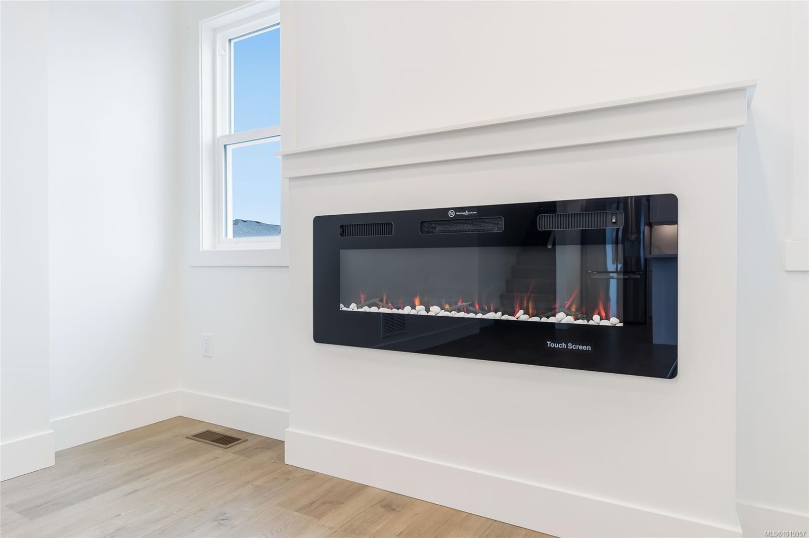 6266 Old Mill Rd, Duncan, BC - Indoor With Fireplace