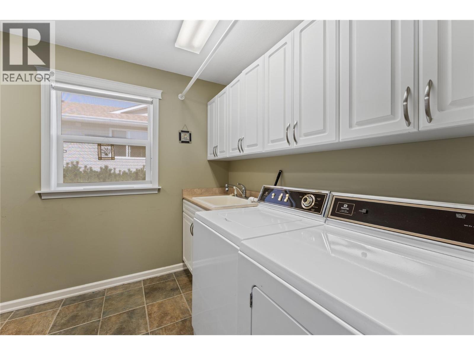 519 5Th Street, Vernon, BC - Indoor Photo Showing Laundry Room