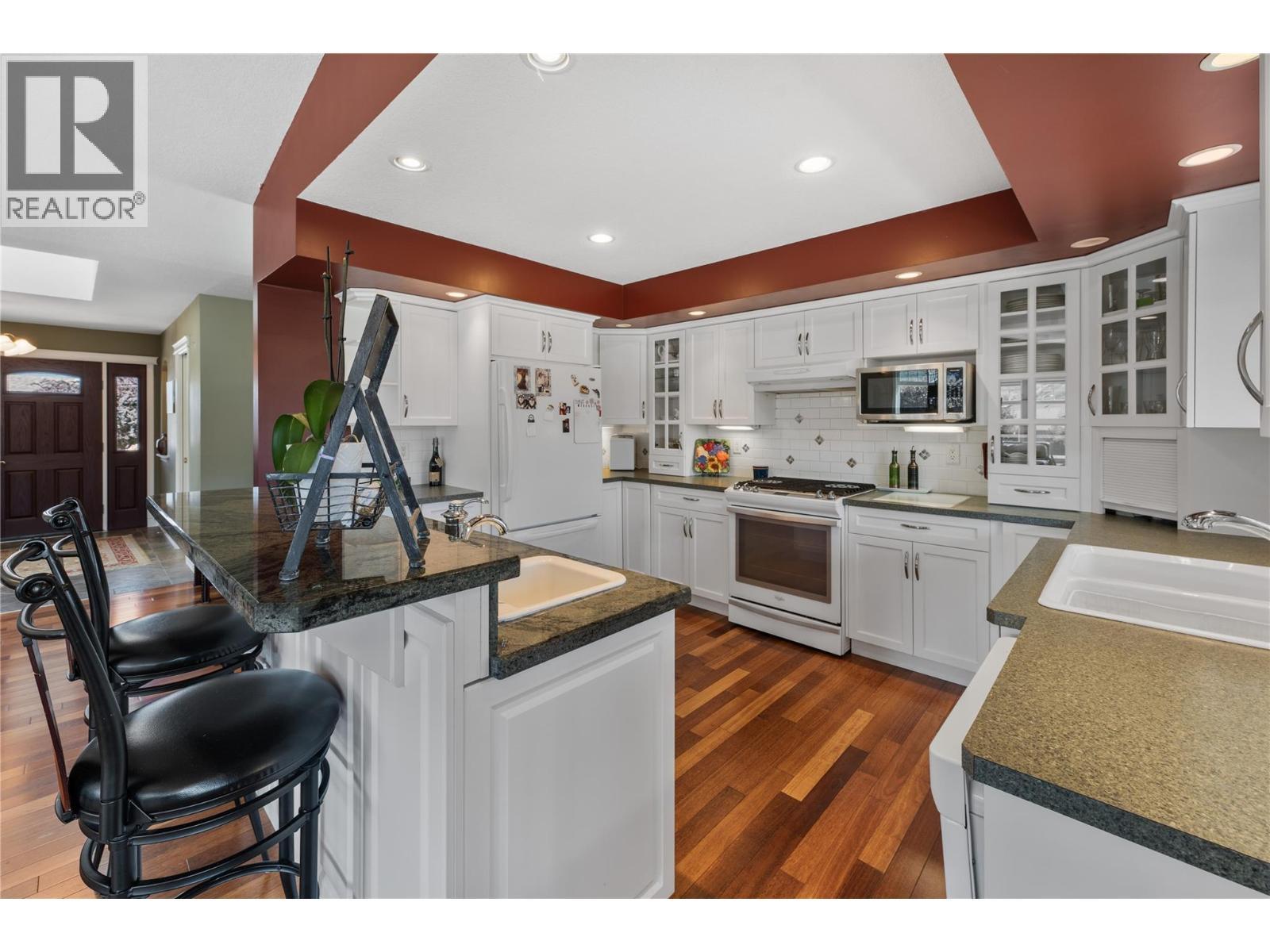 519 5Th Street, Vernon, BC - Indoor Photo Showing Kitchen