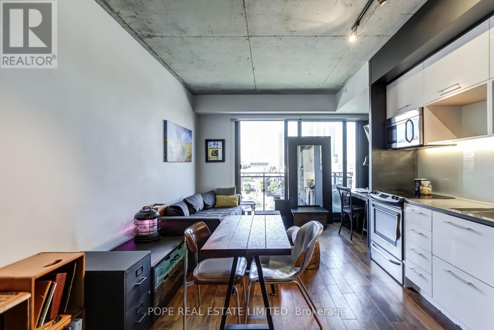 719 - 51 Trolley Crescent, Toronto, ON - Indoor