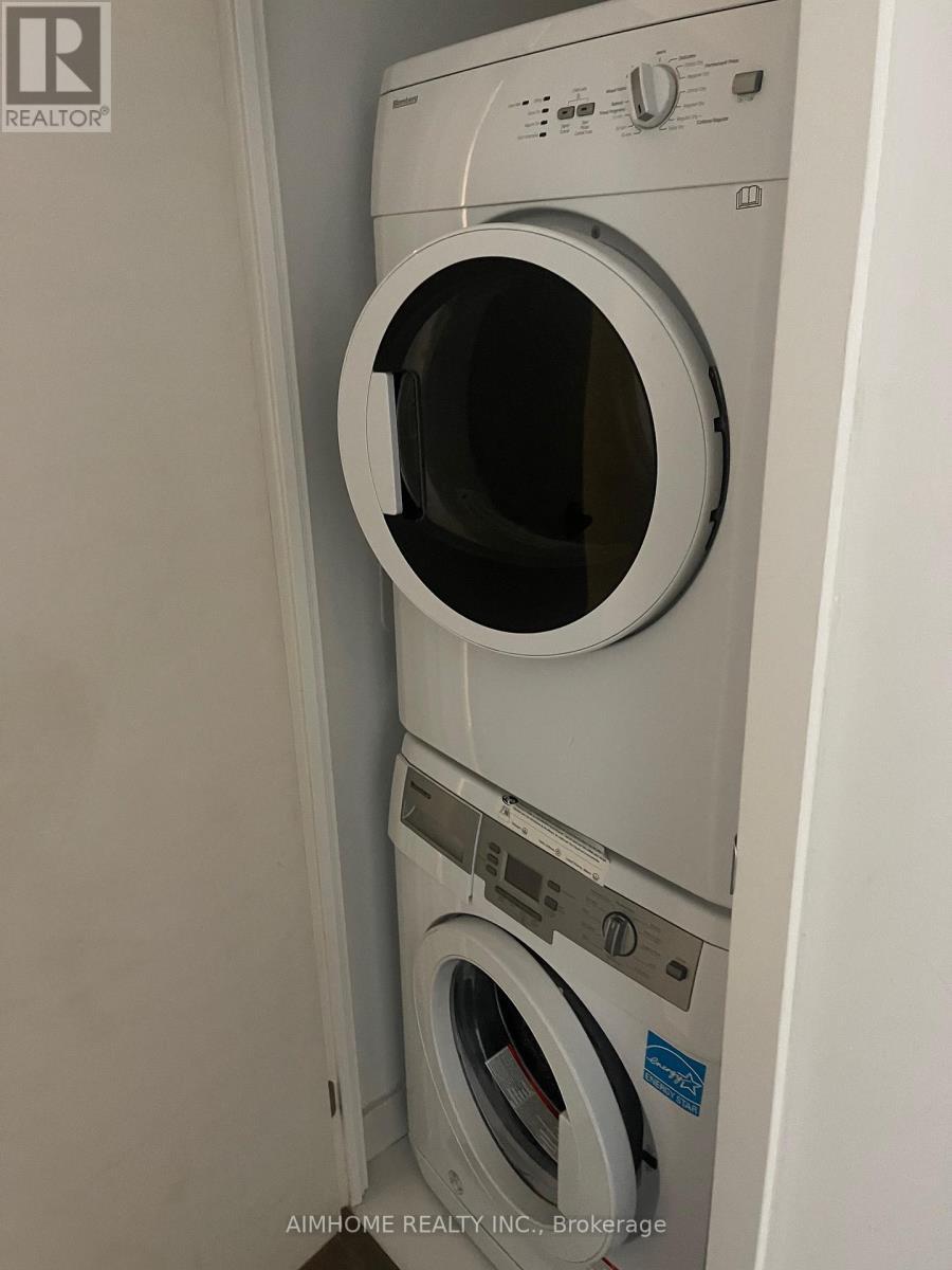 2705 - 68 Shuter Street, Toronto, ON - Indoor Photo Showing Laundry Room