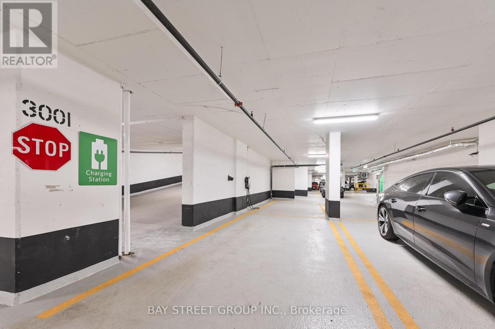 Ph3808 - 85 Mcmahon Drive, Toronto, ON - Indoor Photo Showing Garage