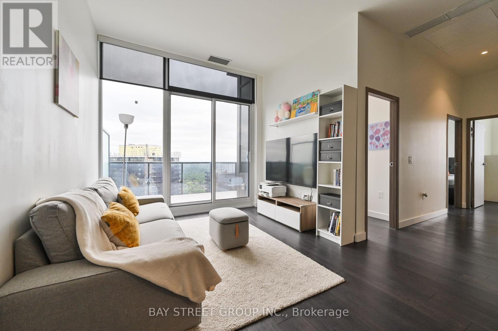 Ph3808 - 85 Mcmahon Drive, Toronto, ON - Indoor Photo Showing Living Room