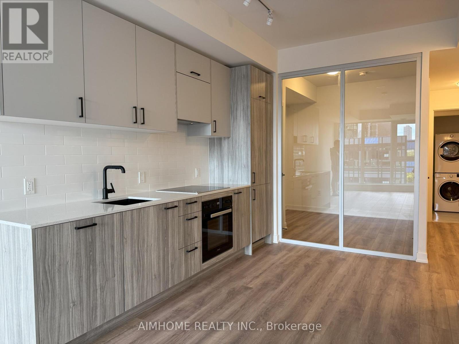 330 - 1 Kyle Lowry Road, Toronto, ON - Indoor Photo Showing Kitchen