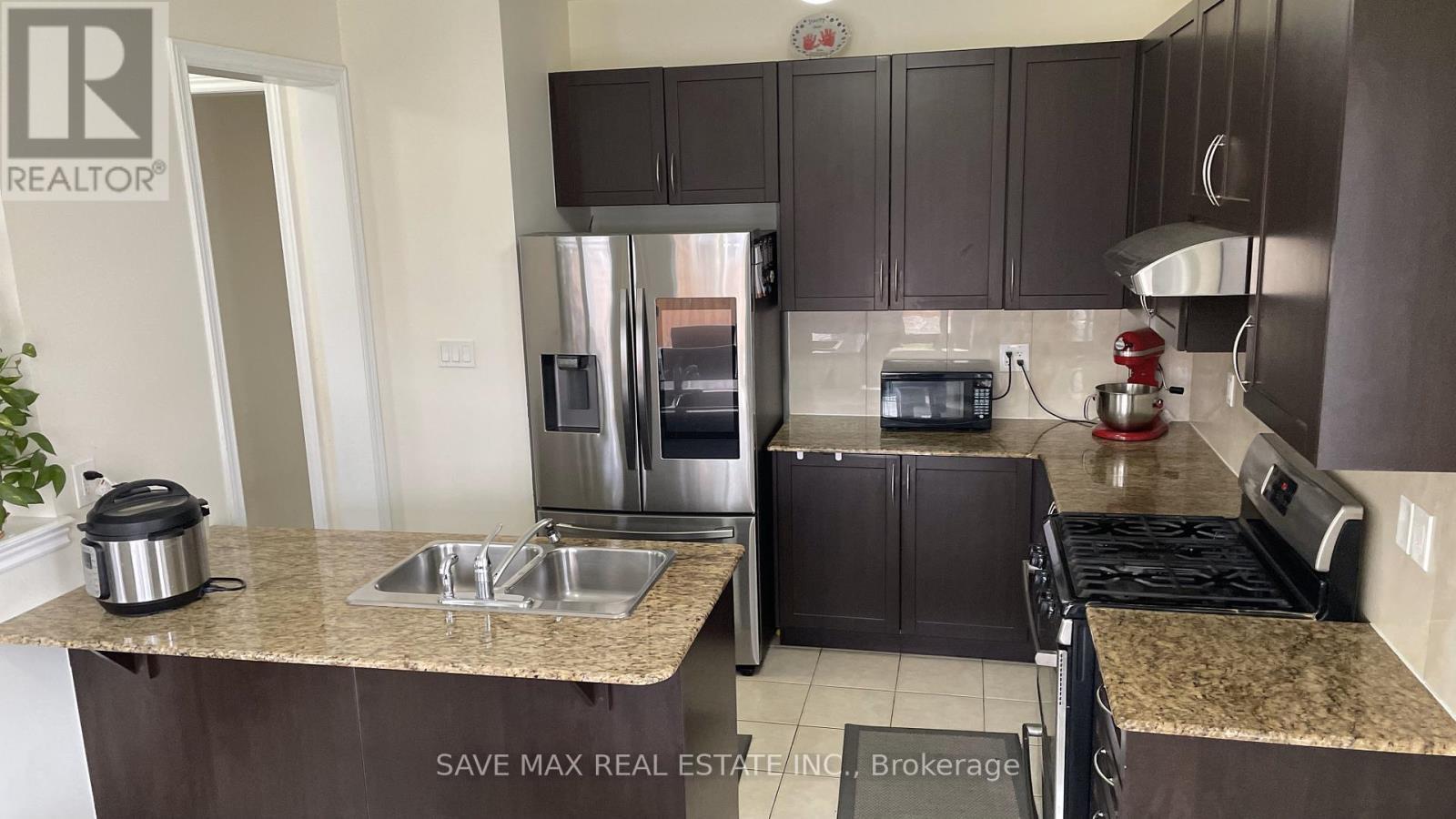 6 Bittersweet Road, Brampton, ON - Indoor Photo Showing Kitchen With Stainless Steel Kitchen With Double Sink