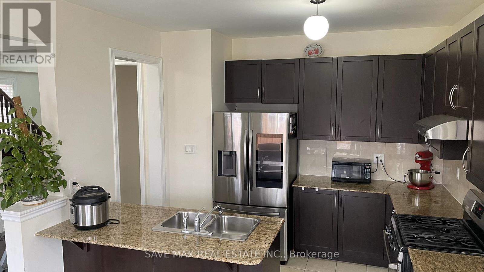 6 Bittersweet Road, Brampton, ON - Indoor Photo Showing Kitchen With Stainless Steel Kitchen With Double Sink