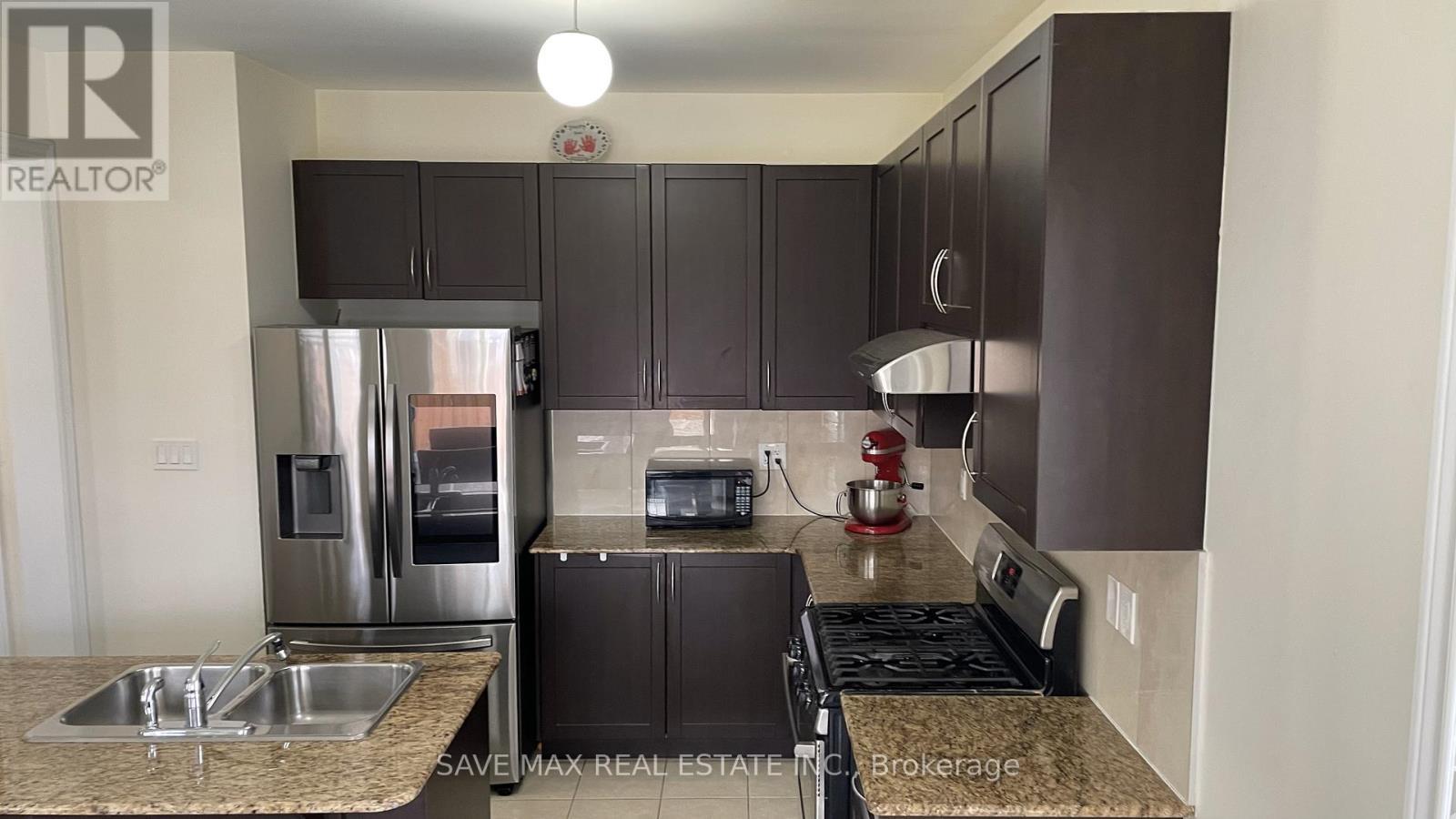6 Bittersweet Road, Brampton, ON - Indoor Photo Showing Kitchen With Stainless Steel Kitchen With Double Sink