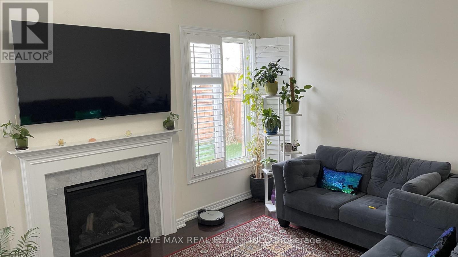 6 Bittersweet Road, Brampton, ON - Indoor Photo Showing Living Room With Fireplace