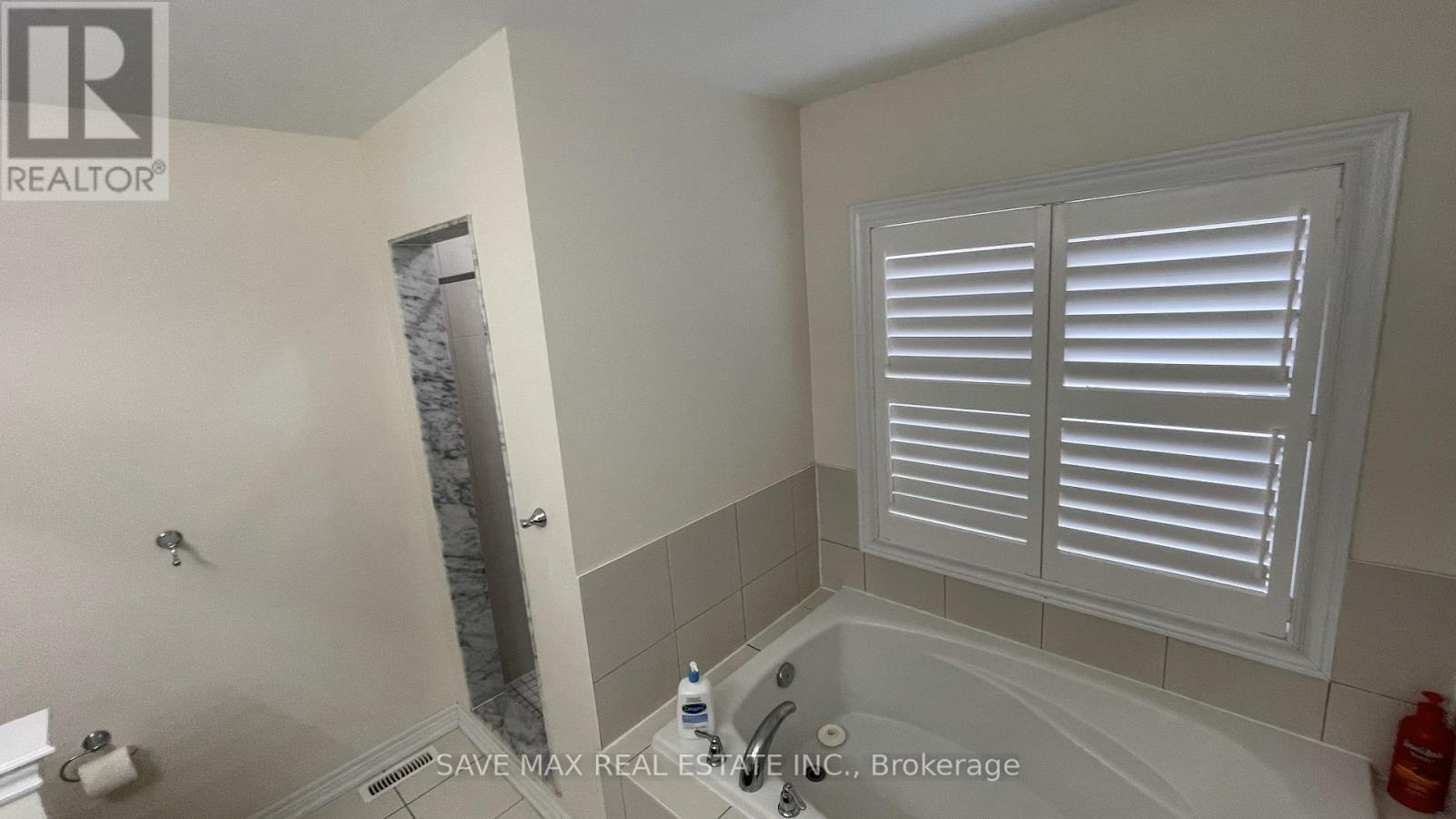 6 Bittersweet Road, Brampton, ON - Indoor