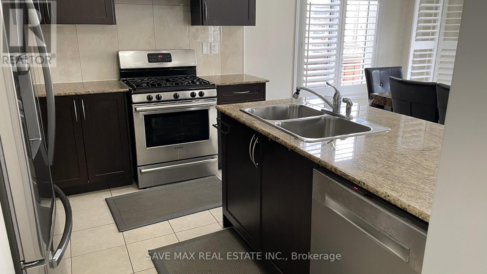 6 Bittersweet Road, Brampton, ON - Indoor Photo Showing Kitchen With Stainless Steel Kitchen With Double Sink