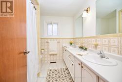 Main bathroom -