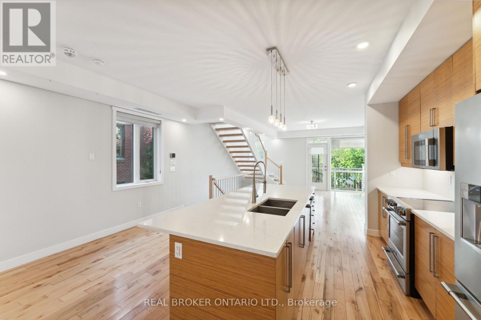 36 Ontario Street, Ottawa, ON - Indoor Photo Showing Kitchen With Double Sink With Upgraded Kitchen