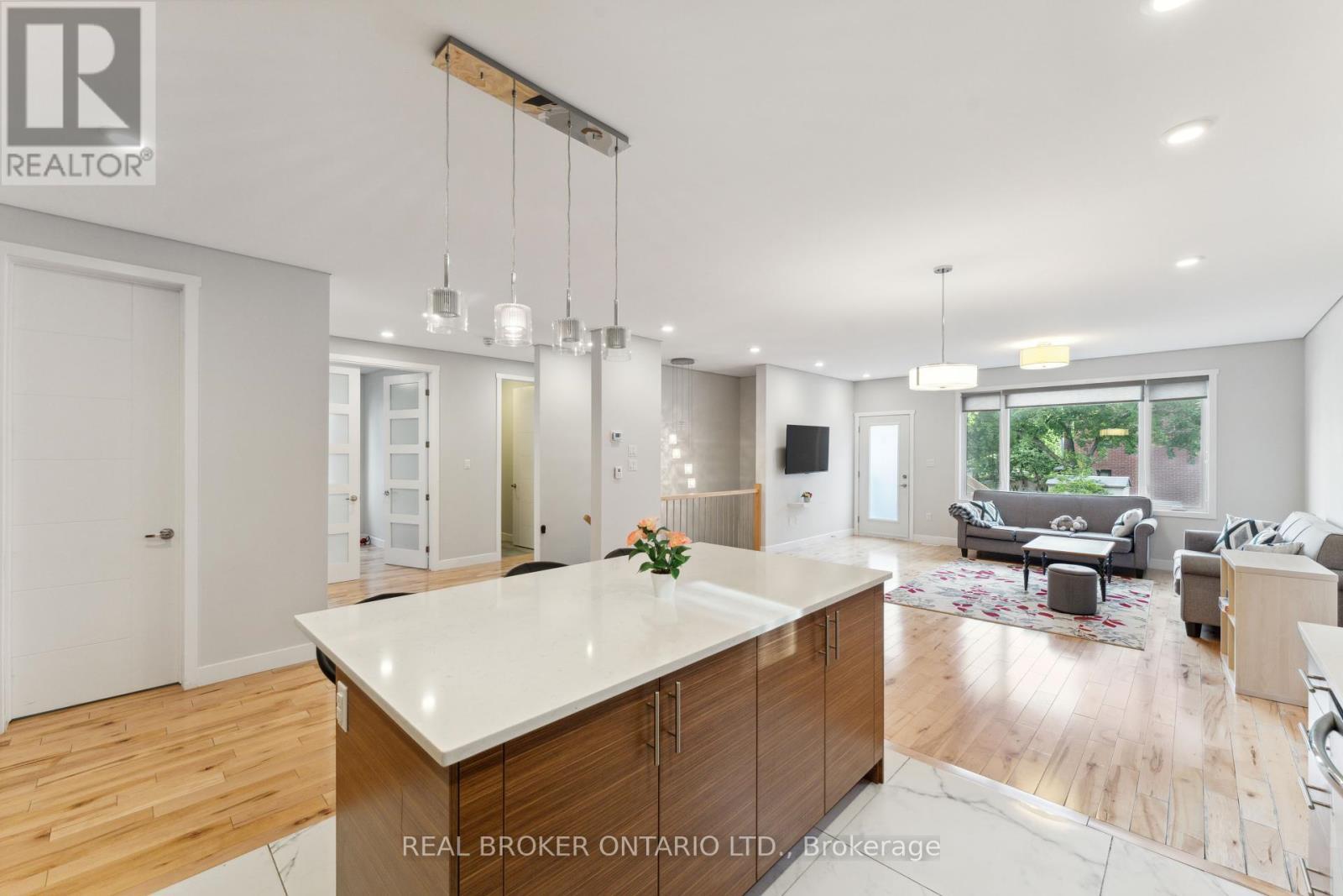 36 Ontario Street, Ottawa, ON - Indoor