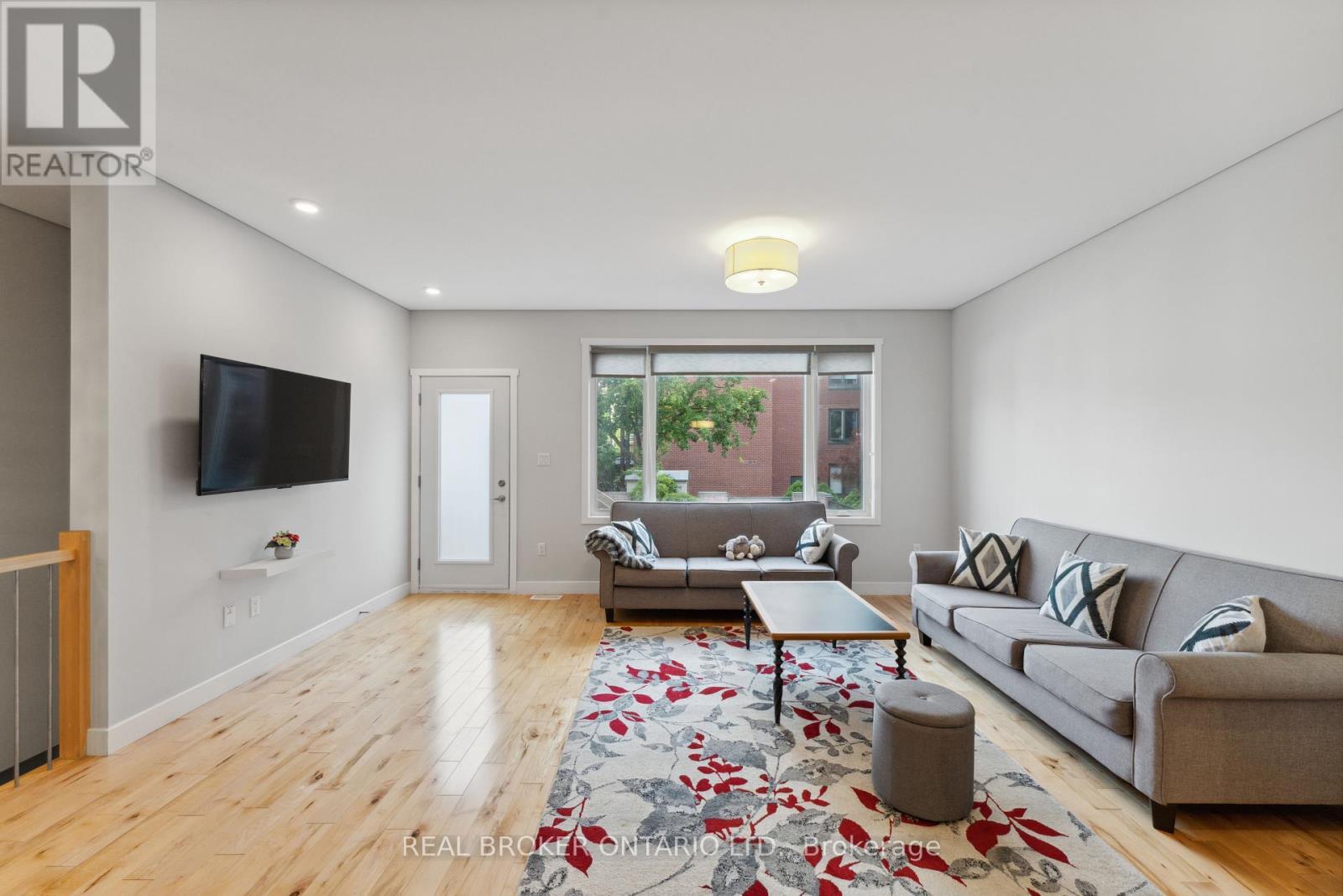 36 Ontario Street, Ottawa, ON - Indoor Photo Showing Living Room