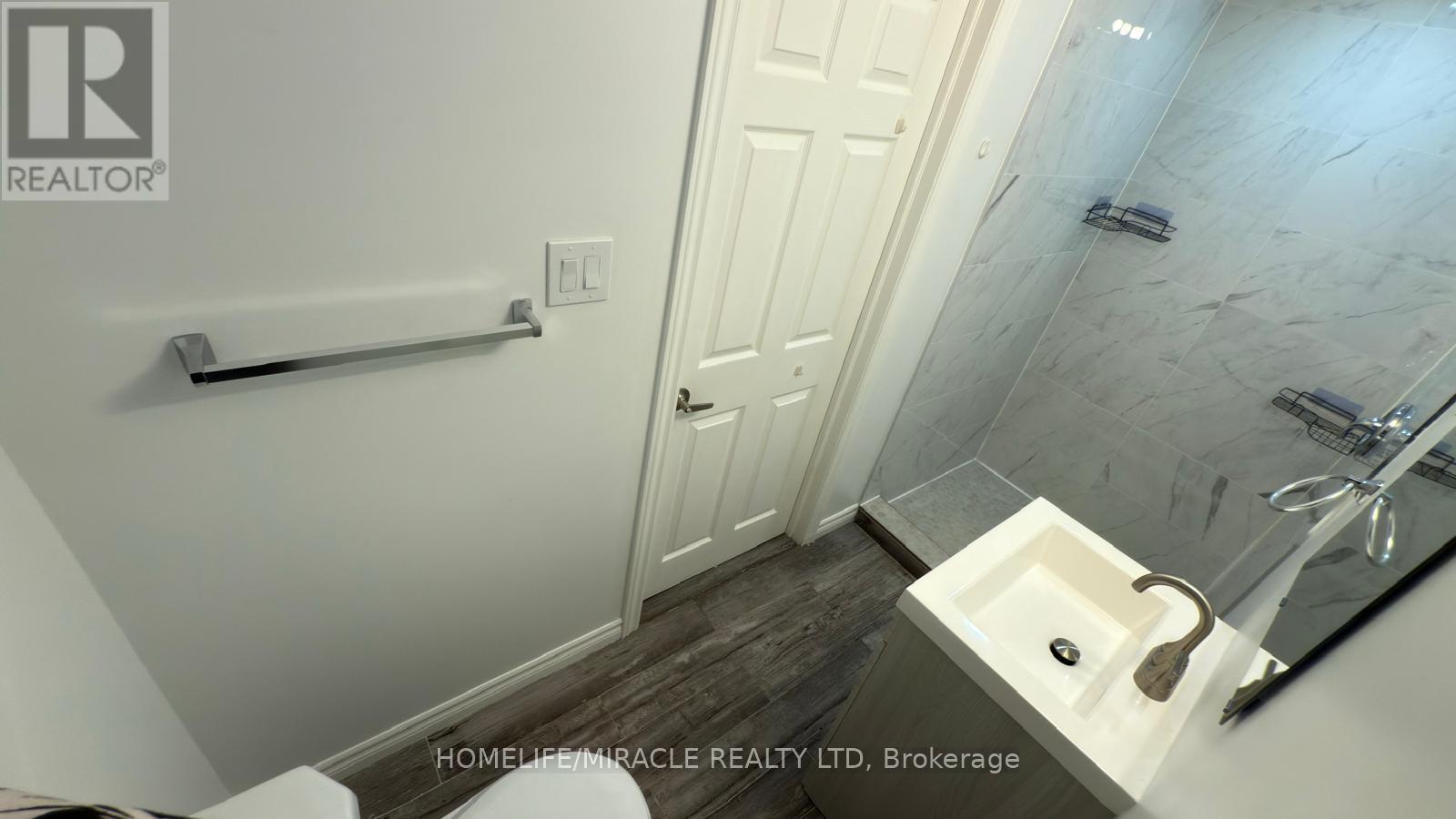 147 Yates Drive, Milton, ON - Indoor Photo Showing Bathroom