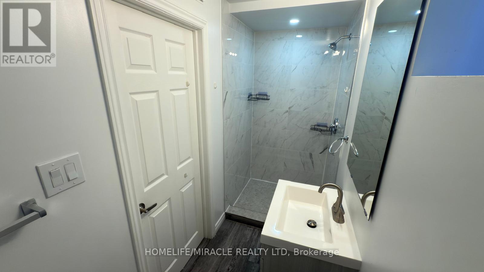 147 Yates Drive, Milton, ON - Indoor Photo Showing Bathroom