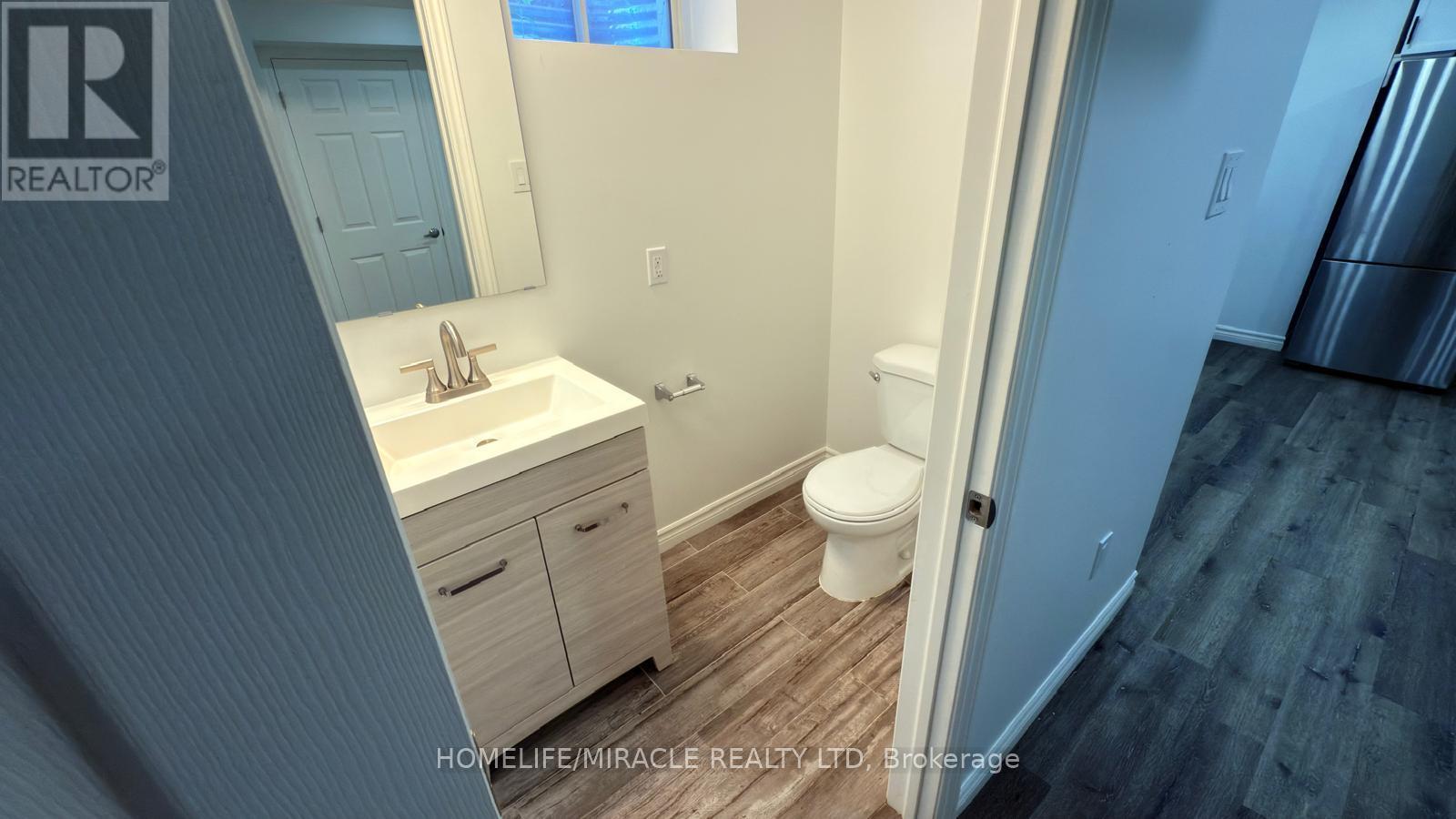 147 Yates Drive, Milton, ON - Indoor Photo Showing Bathroom