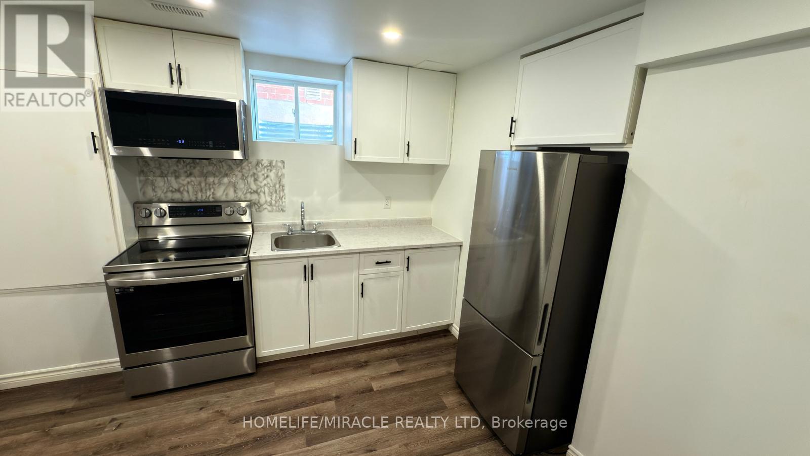 147 Yates Drive, Milton, ON - Indoor Photo Showing Kitchen
