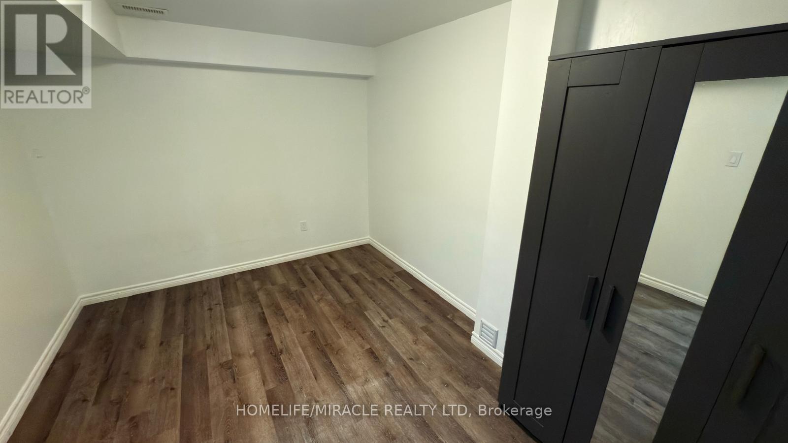 147 Yates Drive, Milton, ON - Indoor Photo Showing Other Room