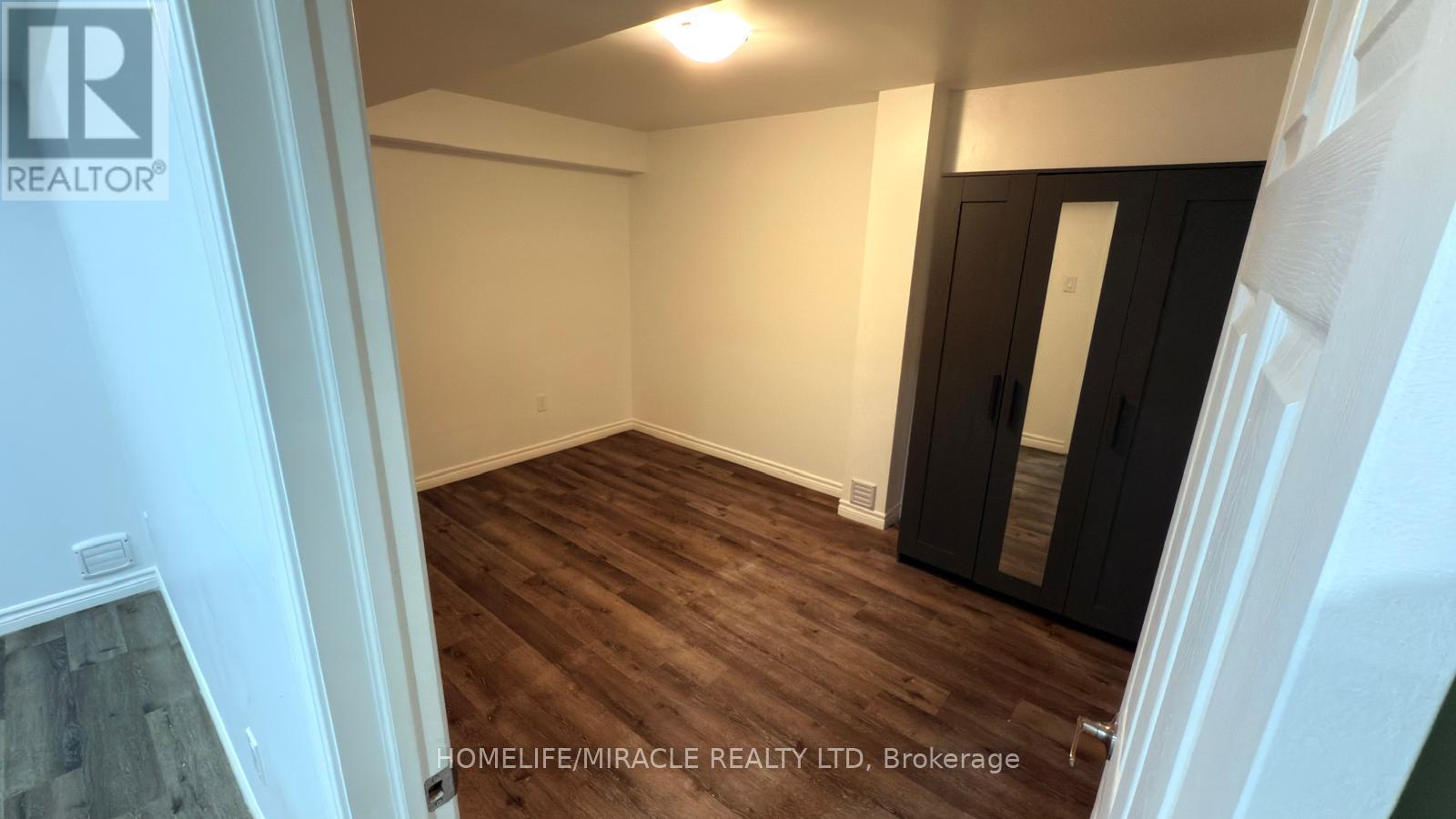 147 Yates Drive, Milton, ON - Indoor Photo Showing Other Room