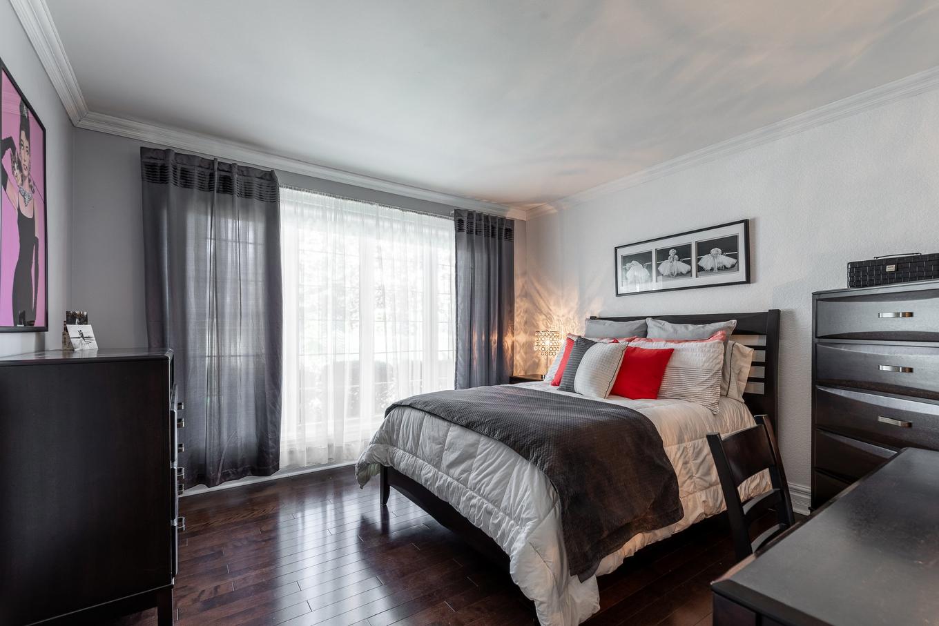 Bedroom - 570 Rue De La Neuve-France, Saint-Jean-Sur-Richelieu, QC - Indoor Photo Showing Bedroom