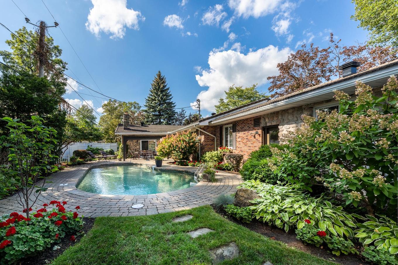 Backyard - 570 Rue De La Neuve-France, Saint-Jean-Sur-Richelieu, QC - Outdoor With In Ground Pool