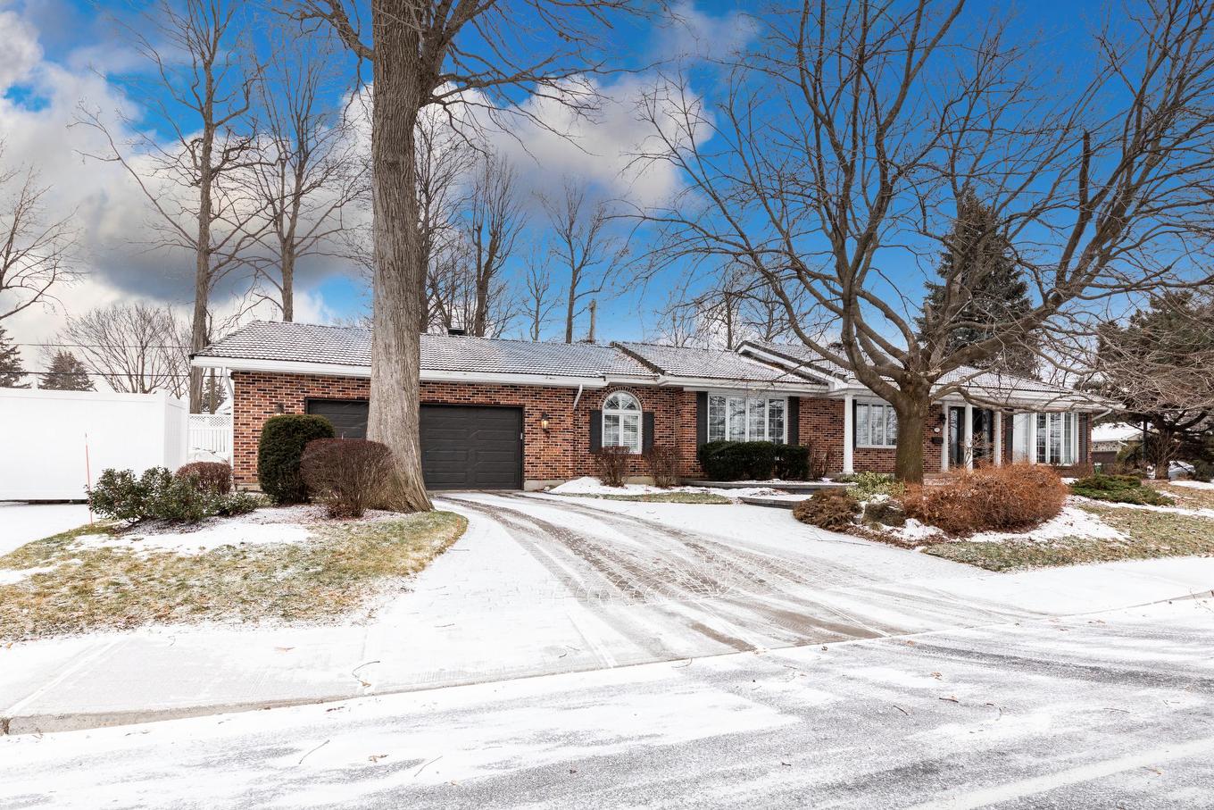 Façade - 570 Rue De La Neuve-France, Saint-Jean-Sur-Richelieu, QC - Outdoor