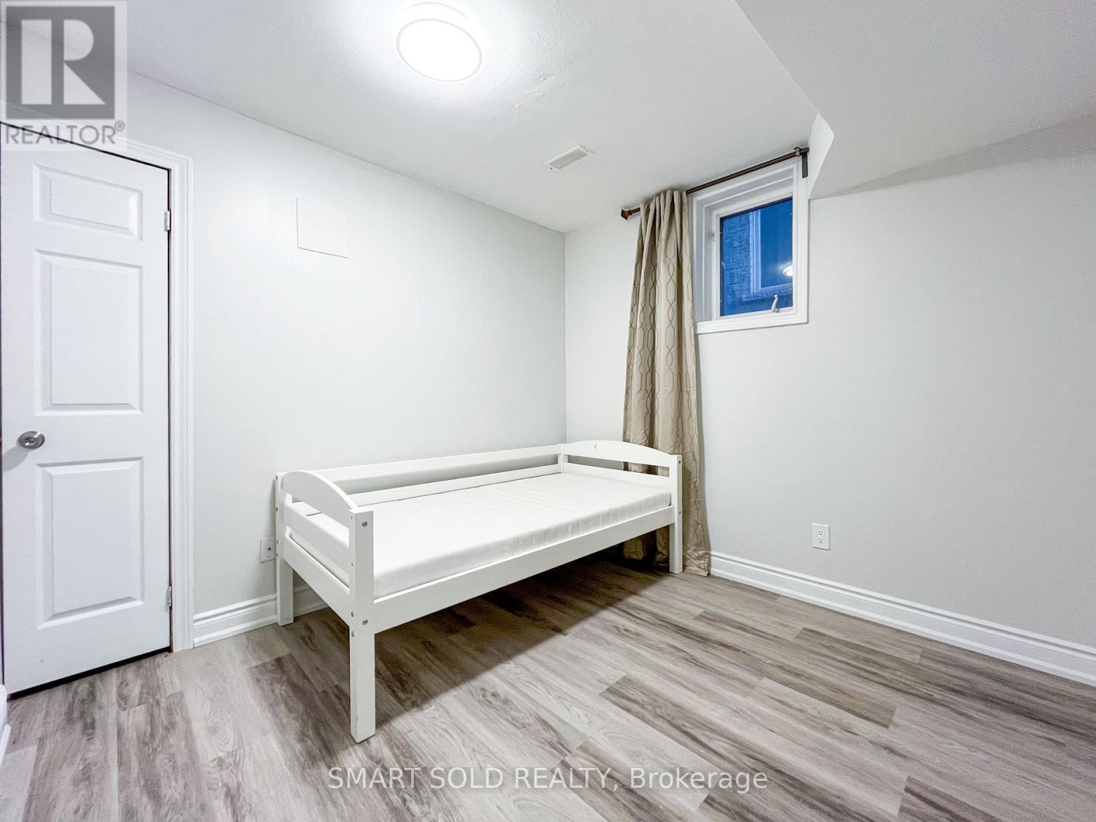 Bsmt - 22 Vandervoort Drive, Richmond Hill, ON - Indoor Photo Showing Bedroom