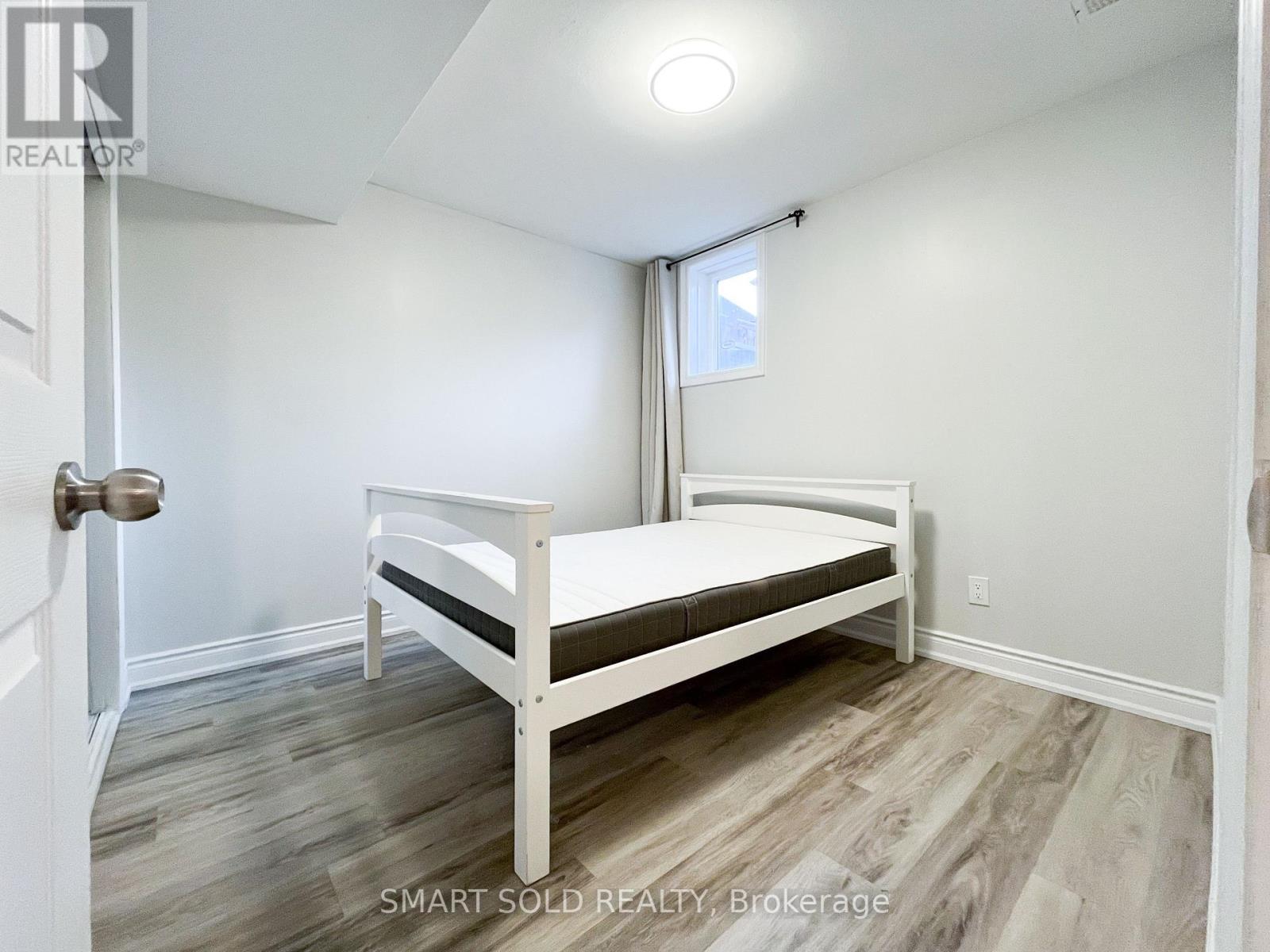 Bsmt - 22 Vandervoort Drive, Richmond Hill, ON - Indoor Photo Showing Bedroom