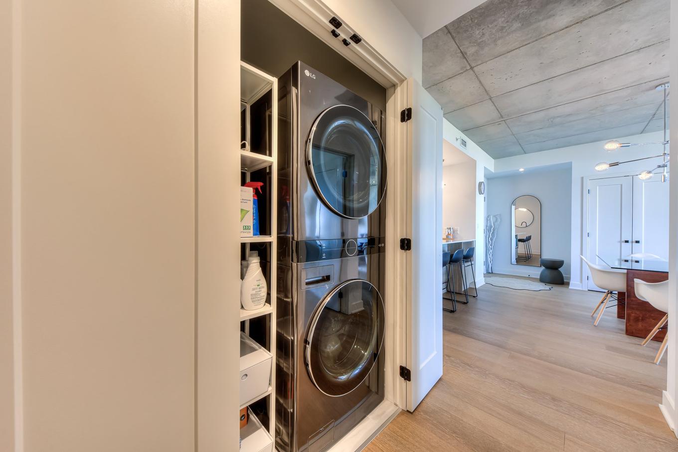 Salle de lavage - 1003-3500 Boul. St-Elzear O., Laval (Chomedey), QC - Indoor Photo Showing Laundry Room