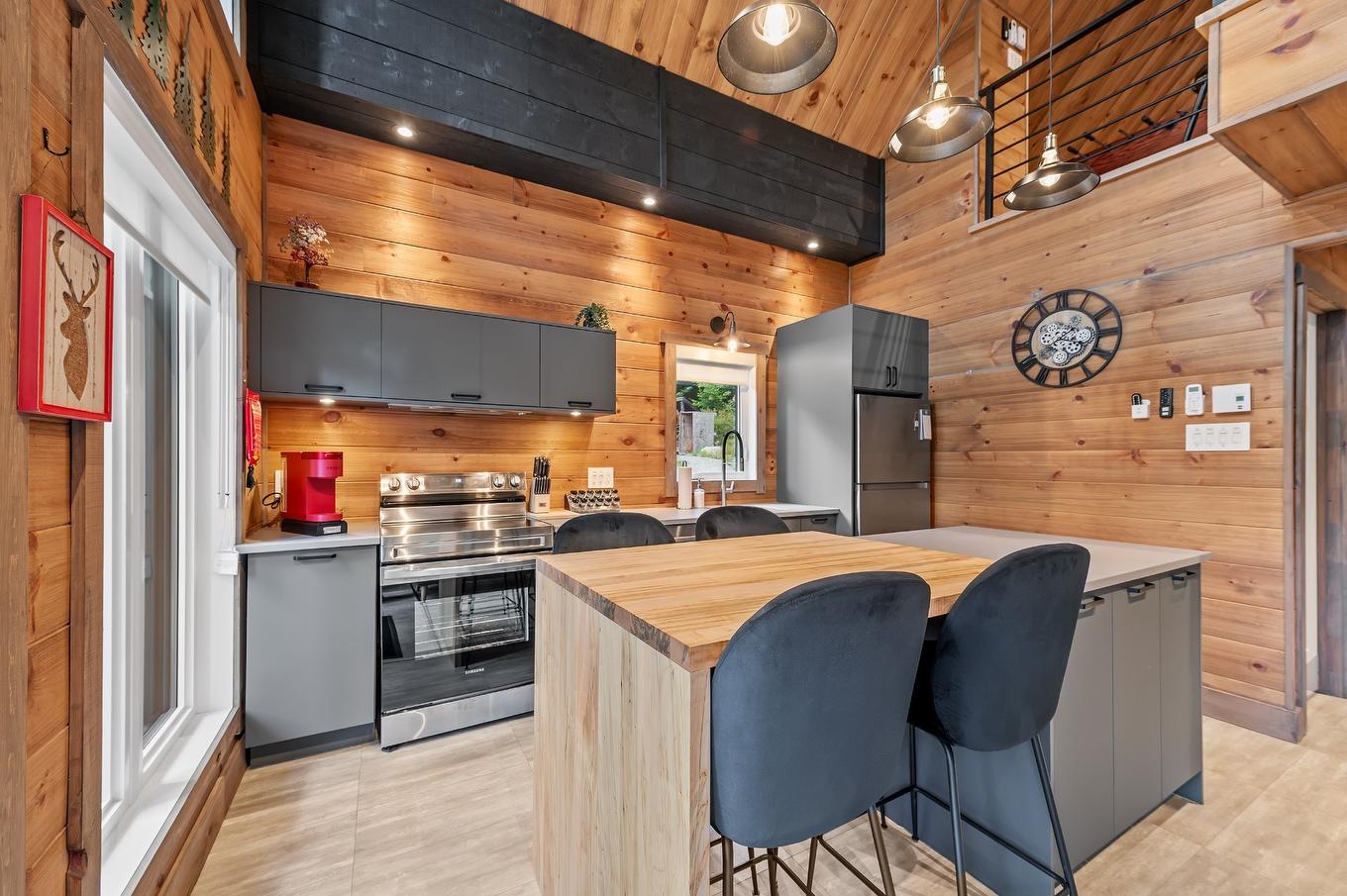 Cuisine - 580 Mtée Brien, Lac-Supérieur, QC - Indoor Photo Showing Kitchen