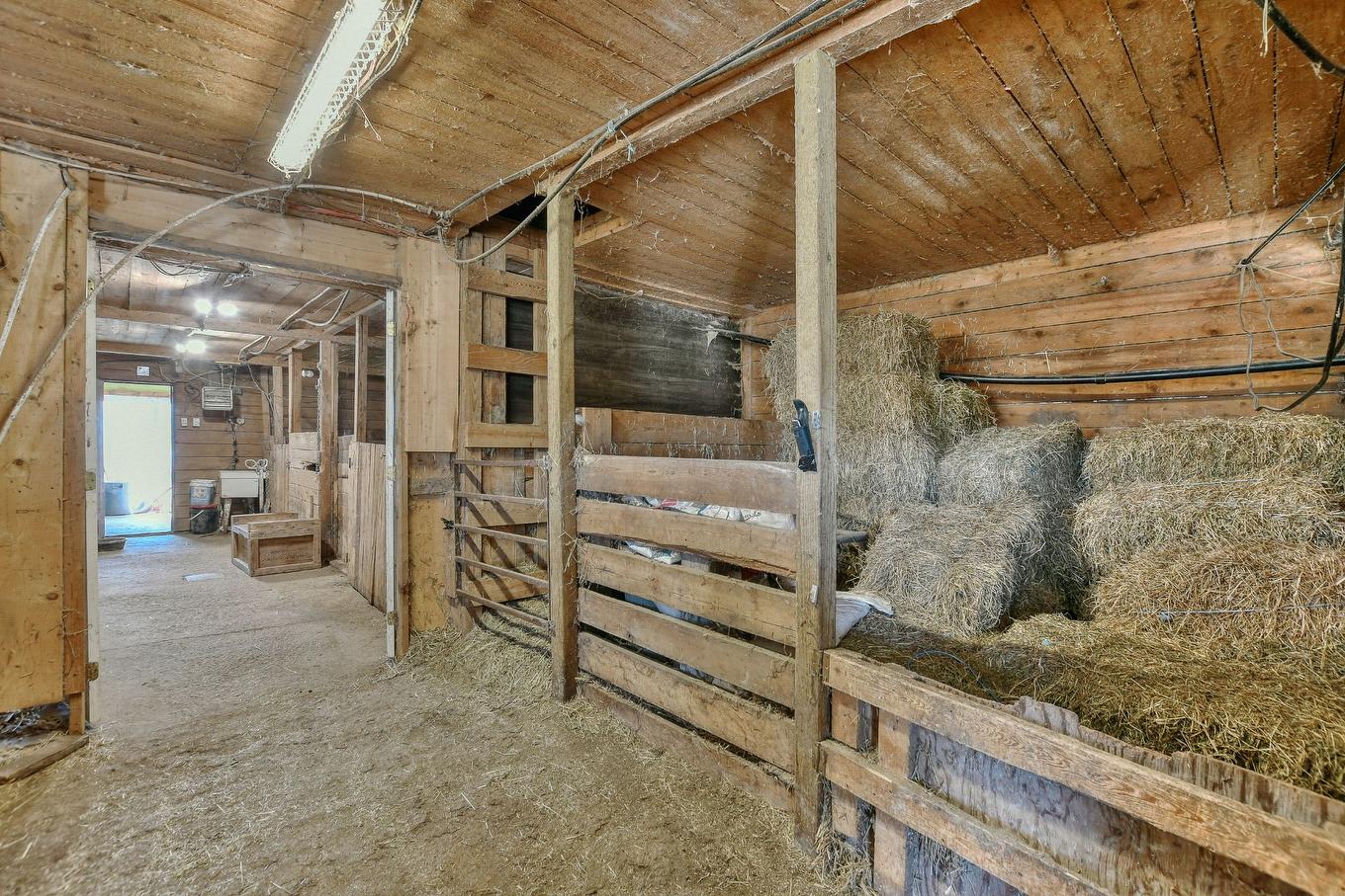 Stable - 1535Z Mtée De La Côte-Rouge, Mirabel, QC