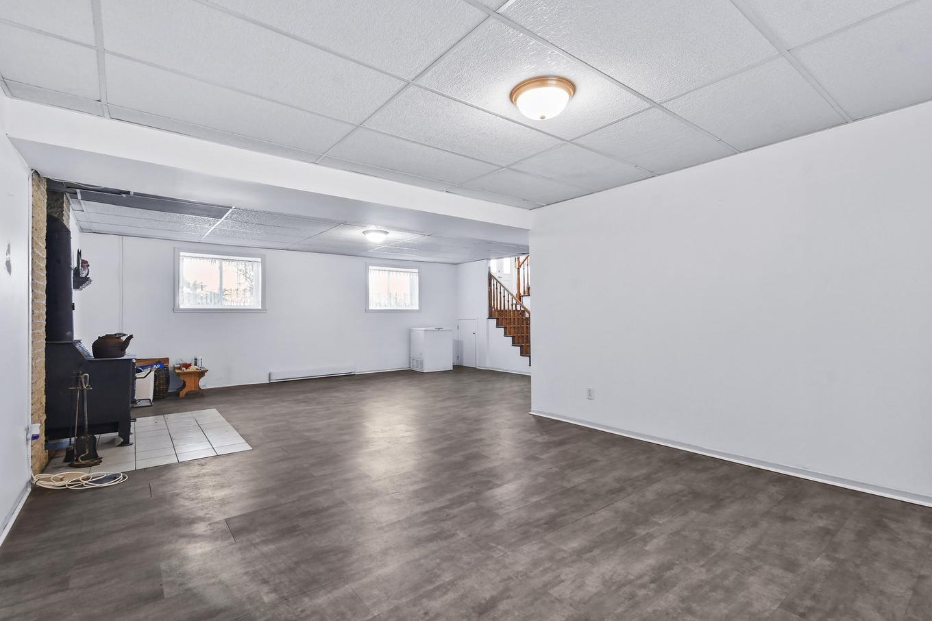 Salle familiale - 131 Rg St-Pierre, Saint-Jean-De-Matha, QC - Indoor