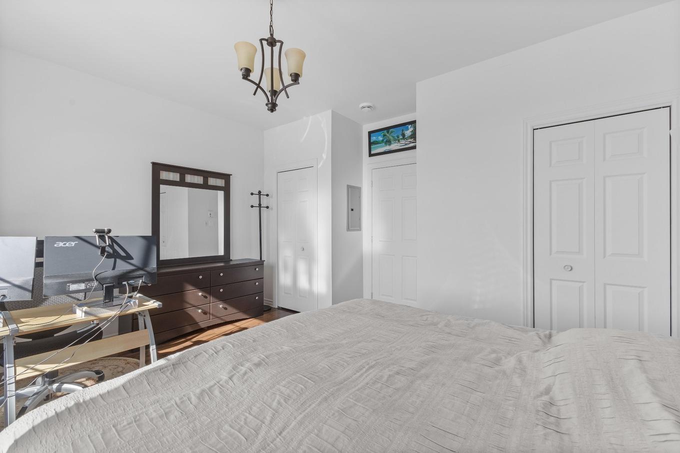 Chambre à coucher - 303-2059 Boul. Thimens, Montréal (Saint-Laurent), QC - Indoor Photo Showing Bedroom