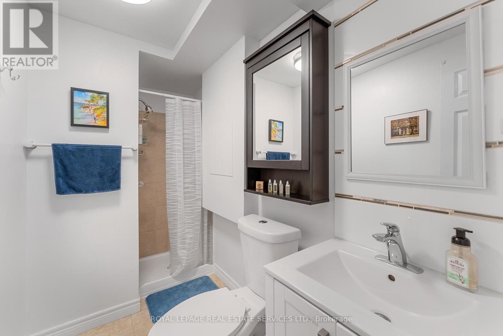 4 Weymouth Road, Barrie, ON - Indoor Photo Showing Bathroom