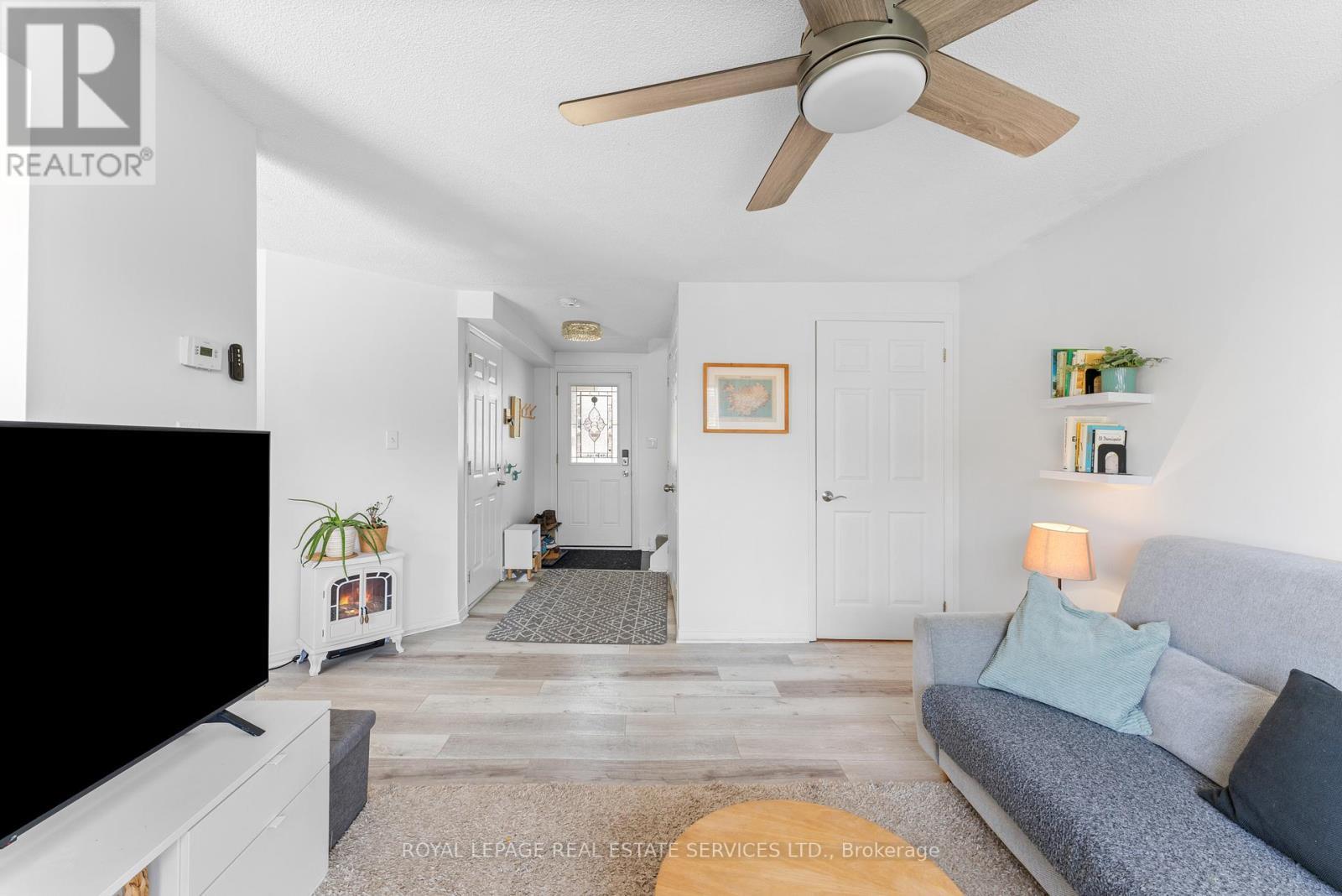 4 Weymouth Road, Barrie, ON - Indoor