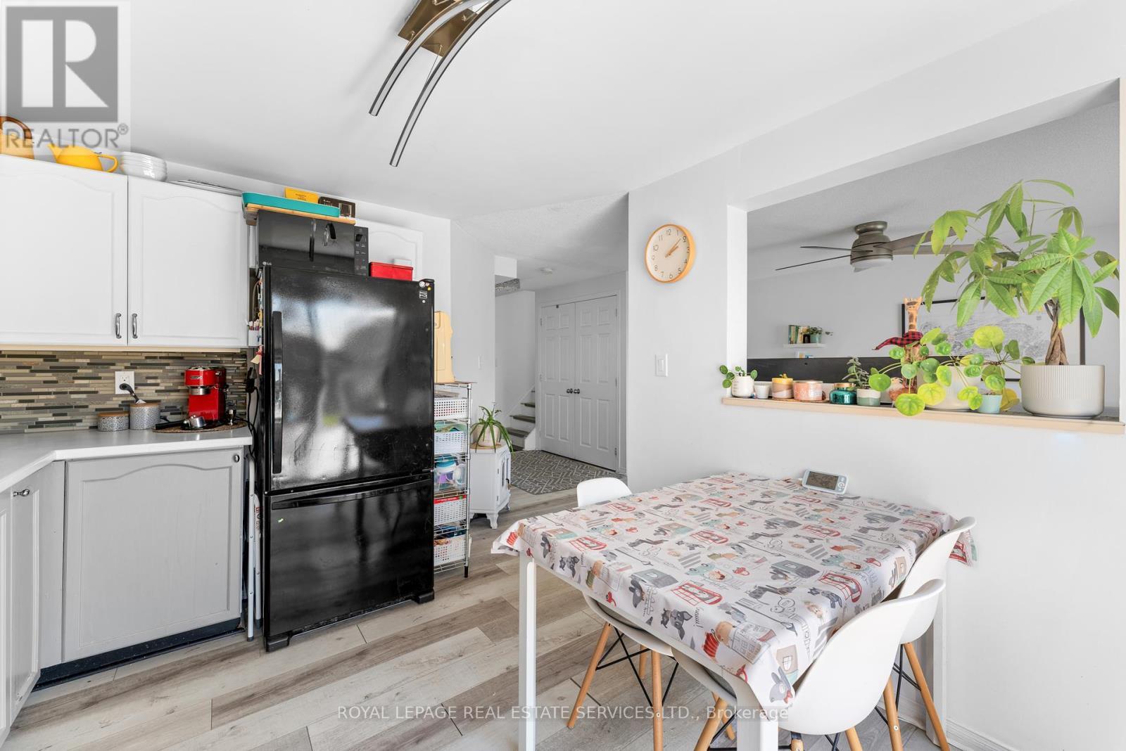 4 Weymouth Road, Barrie, ON - Indoor