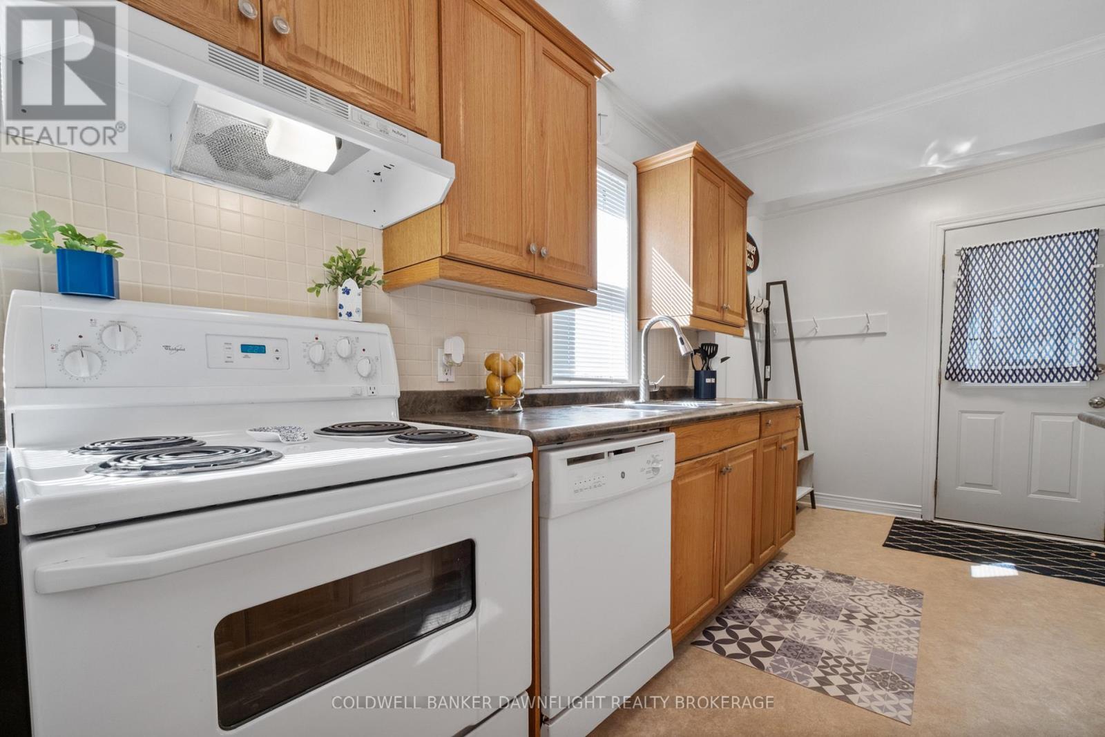 142 Algonquin Drive, South Huron (Stephen), ON - Indoor Photo Showing Kitchen