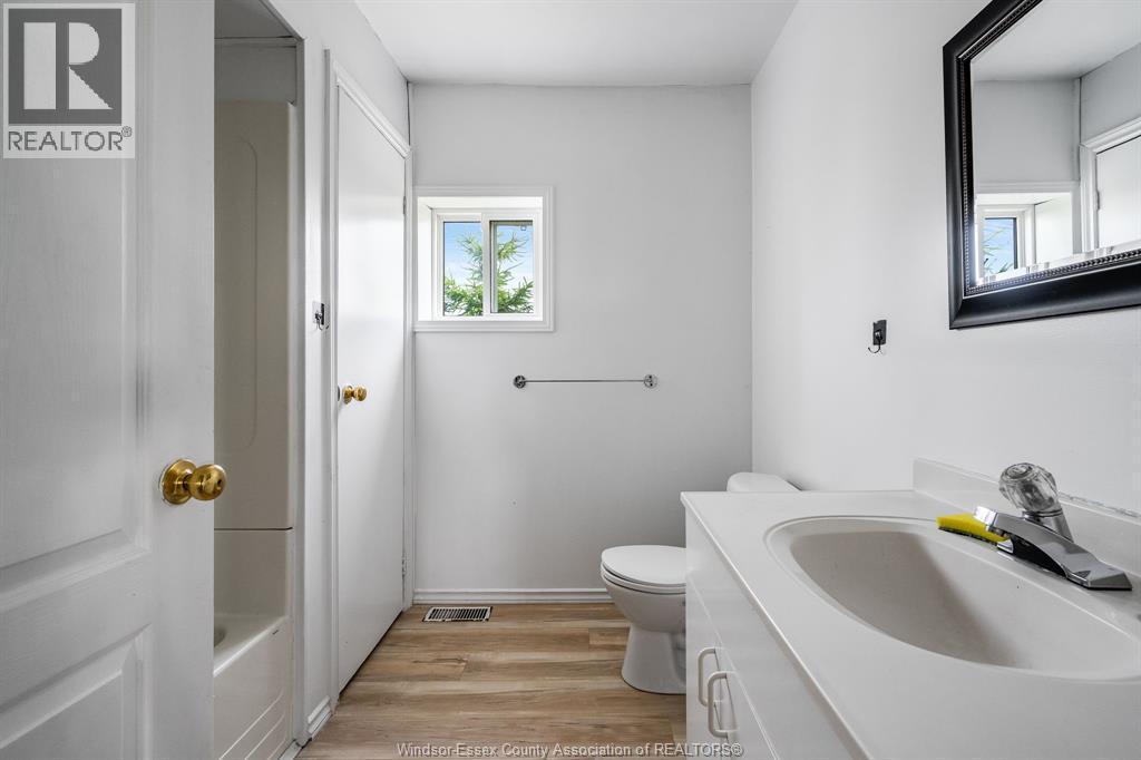 10350 Richardson Sideroad, Tilbury West, ON - Indoor Photo Showing Bathroom