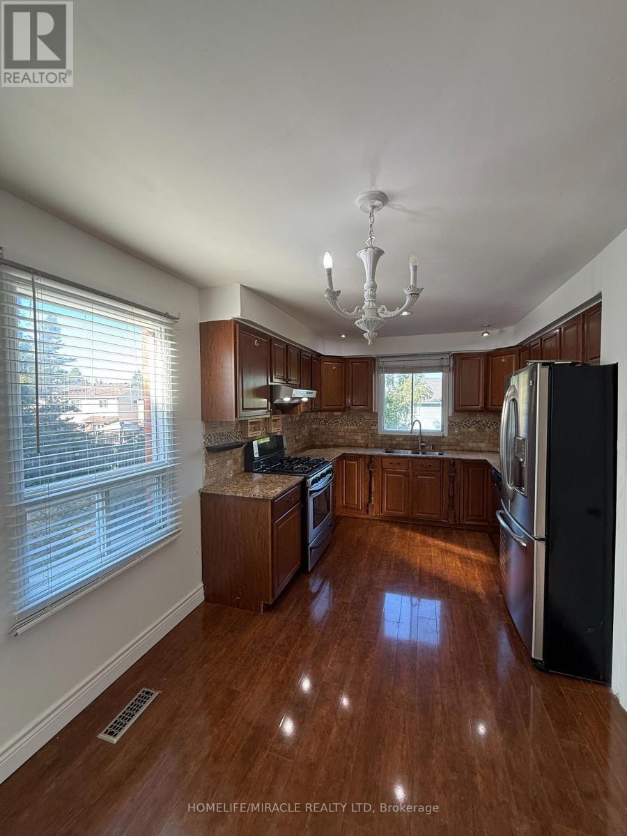 44 Knapton Avenue, Ajax, ON - Indoor Photo Showing Kitchen