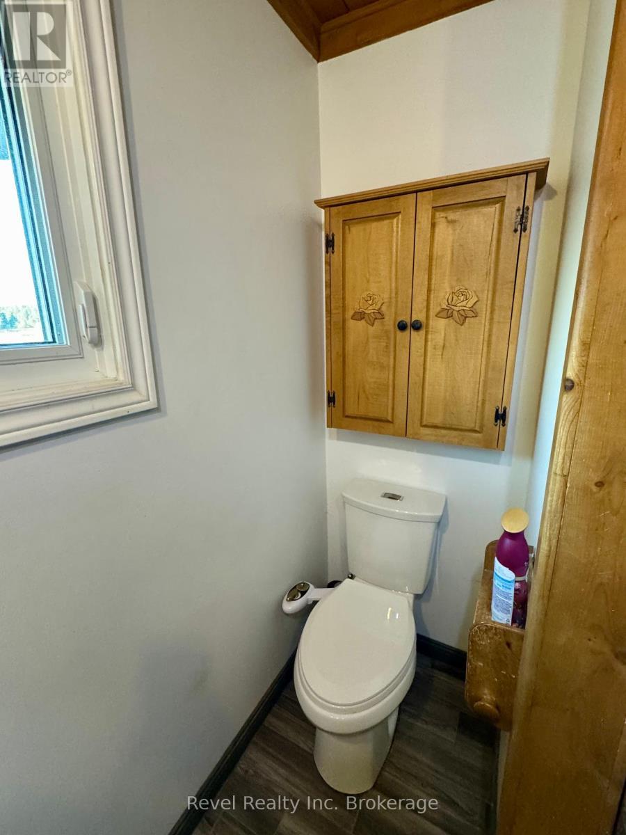 2816 Chiswick Line, Chisholm, ON - Indoor Photo Showing Bathroom