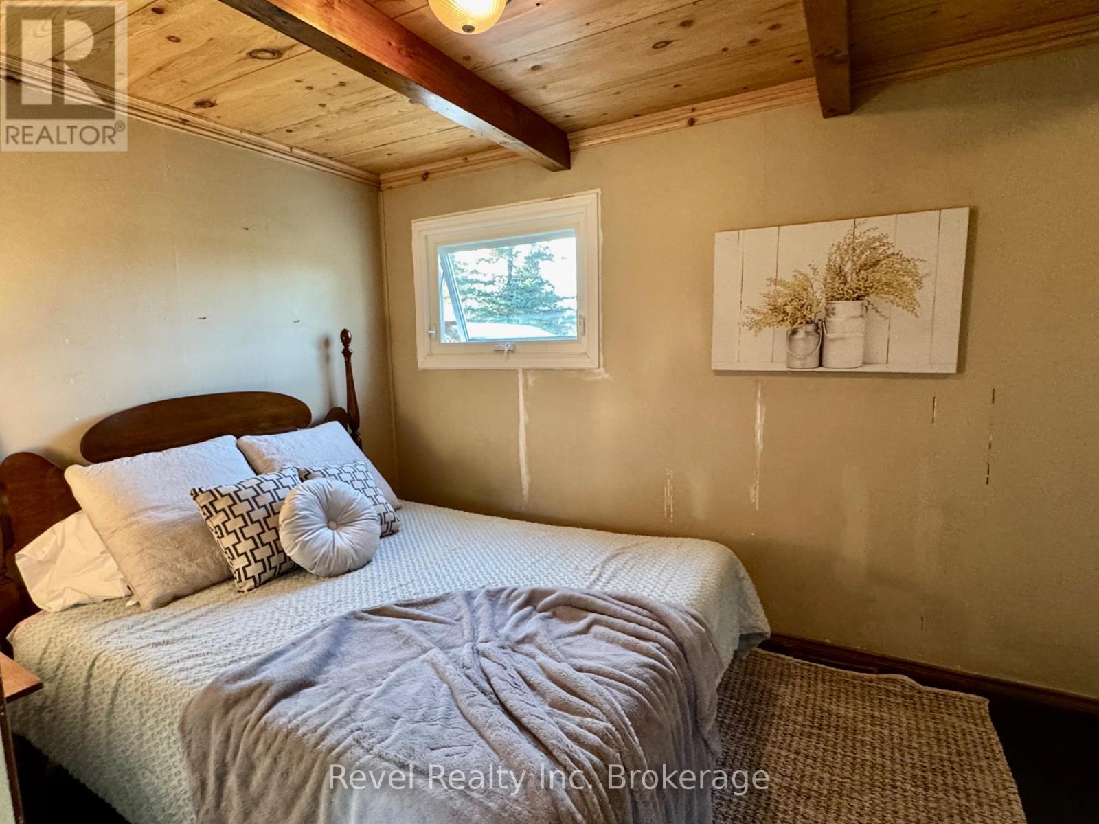 2816 Chiswick Line, Chisholm, ON - Indoor Photo Showing Bedroom