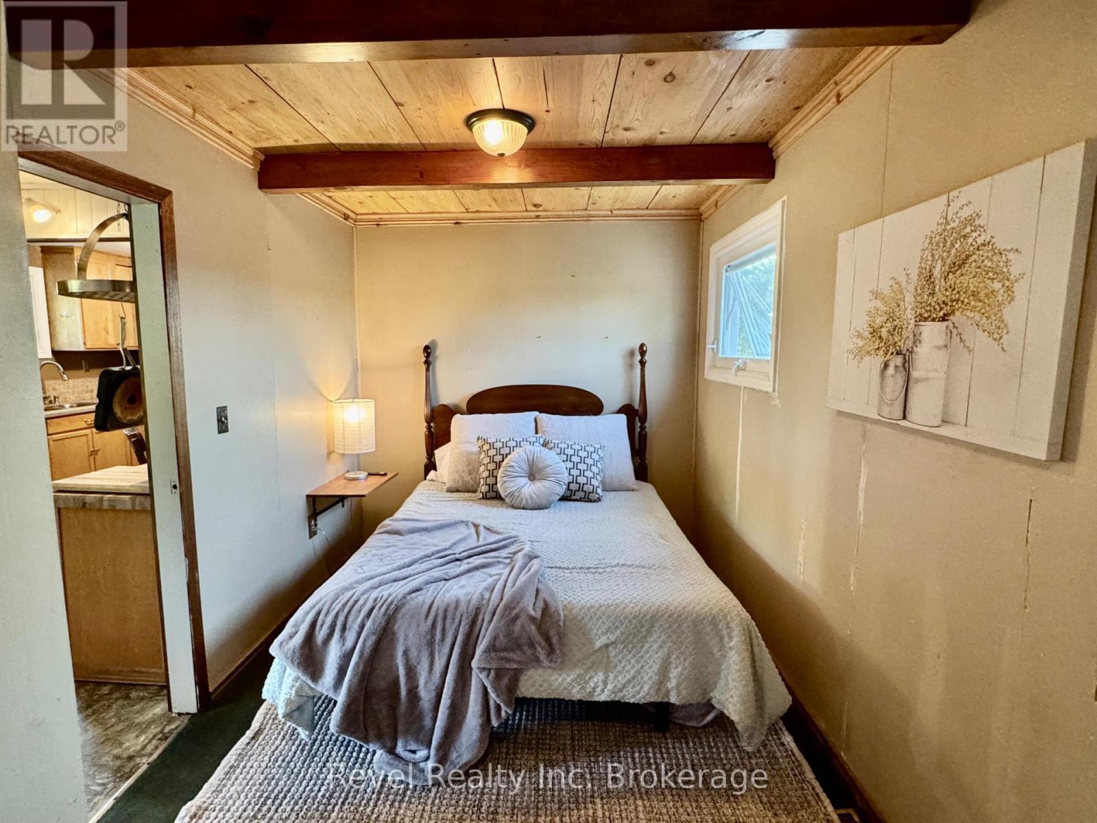 2816 Chiswick Line, Chisholm, ON - Indoor Photo Showing Bedroom